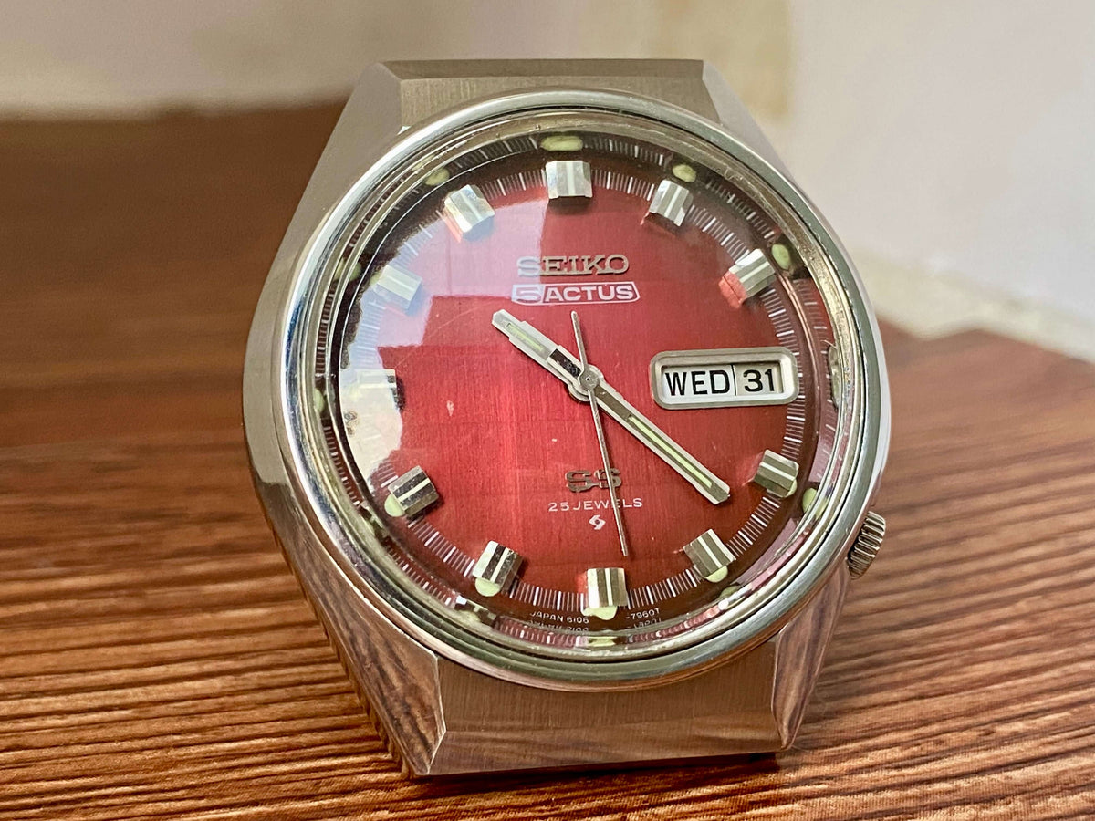 Vintage Seiko 5 Actus 6106-7690 SS SERVICED Red Dial, October 1973