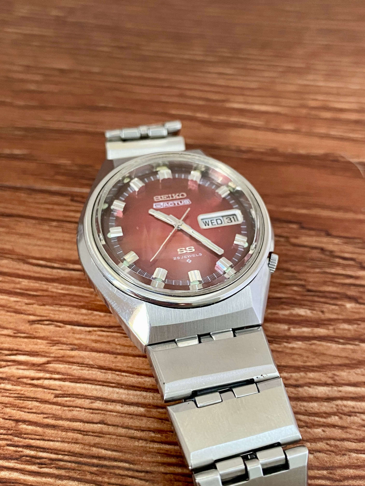 Vintage Seiko 5 Actus 6106-7690 SS SERVICED Red Dial, October 1973