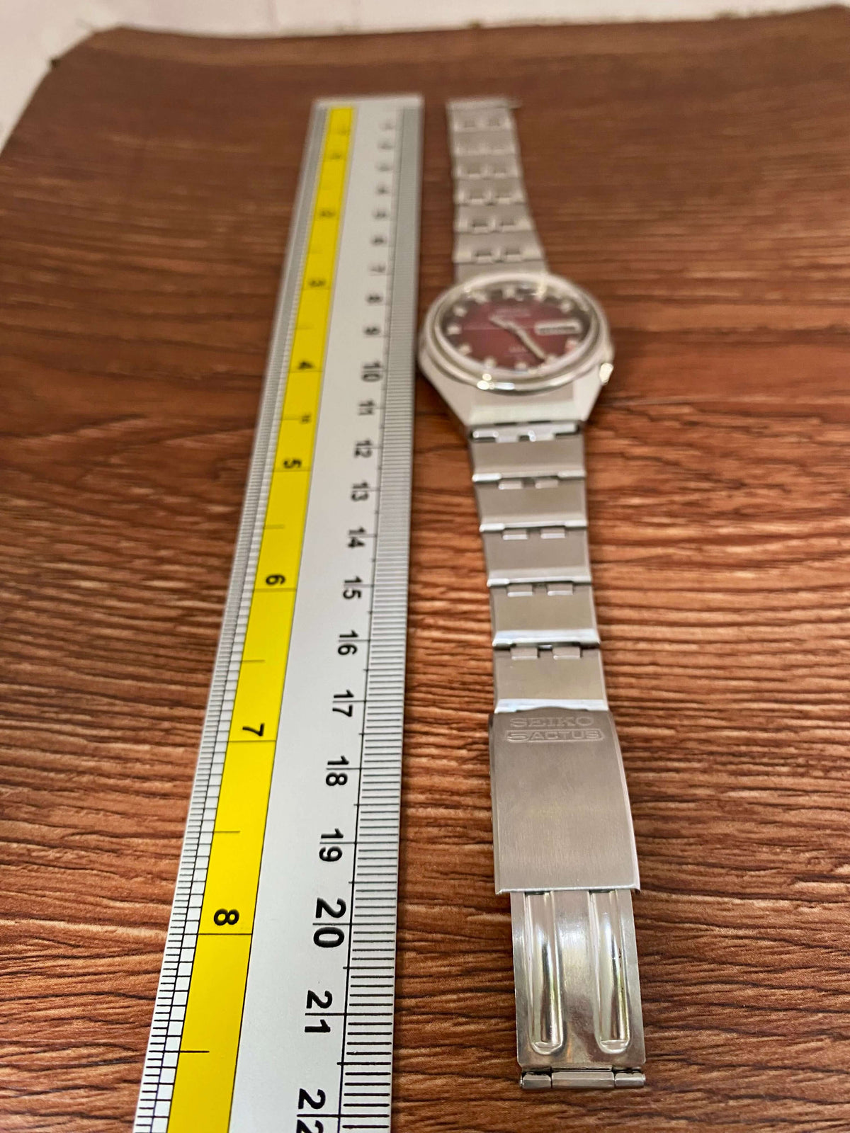 Vintage Seiko 5 Actus 6106-7690 SS SERVICED Red Dial, October 1973