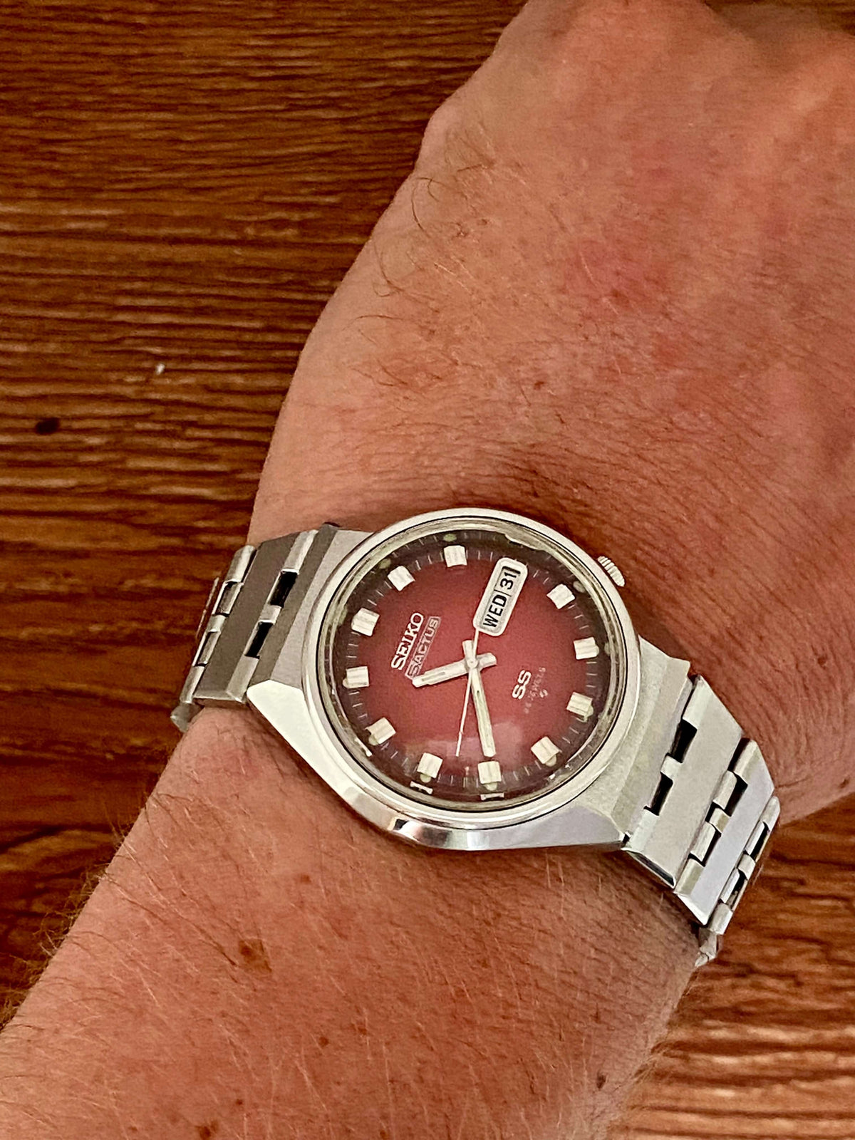 Vintage Seiko 5 Actus 6106-7690 SS SERVICED Red Dial, October 1973