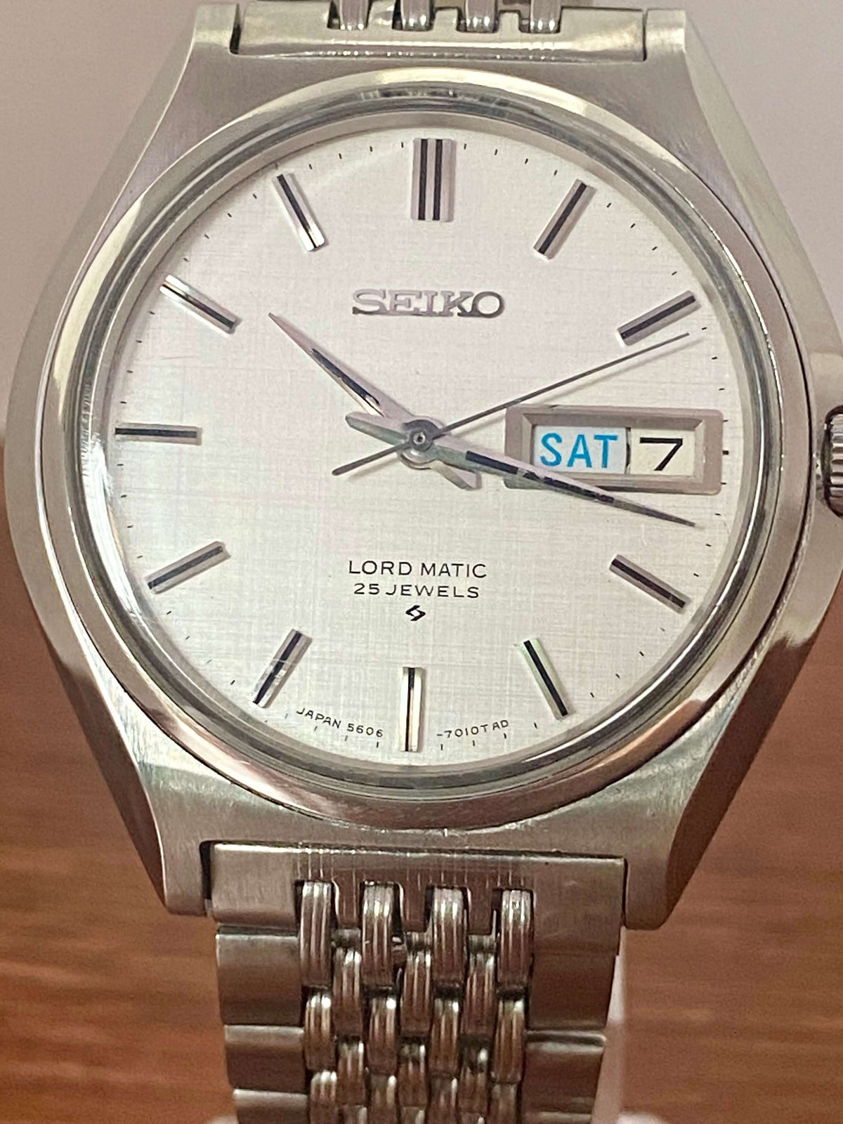 Vintage Seiko Lord Matic 5606-7010 with original white linen dial and day-date feature.