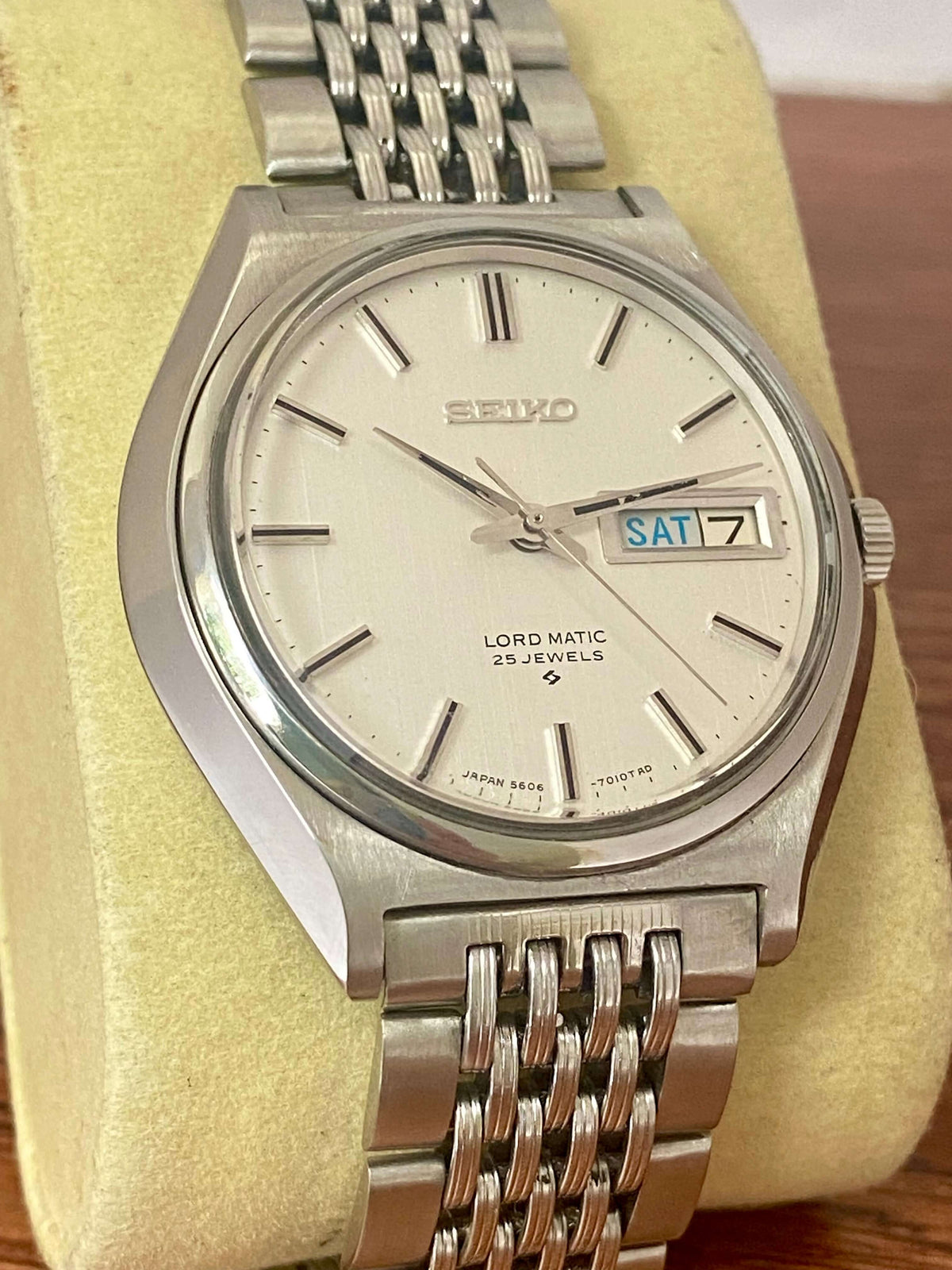 Vintage Seiko Lord Matic 5606-7010 watch with white dial, day-date function, and woven bracelet, May 1968 model.