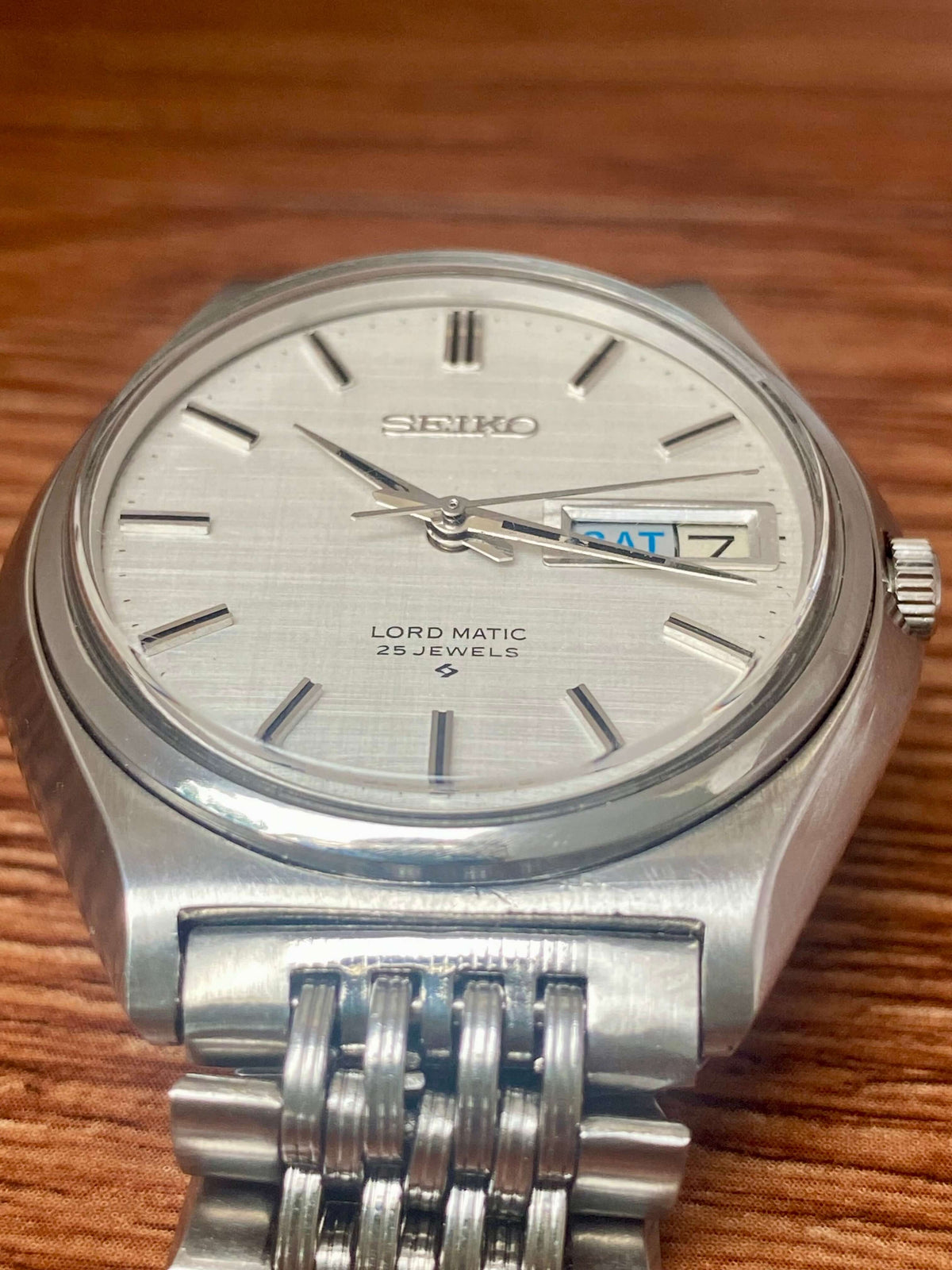 Vintage Seiko Lord Matic 5606-7010 automatic watch with original white linen dial and day-date feature.