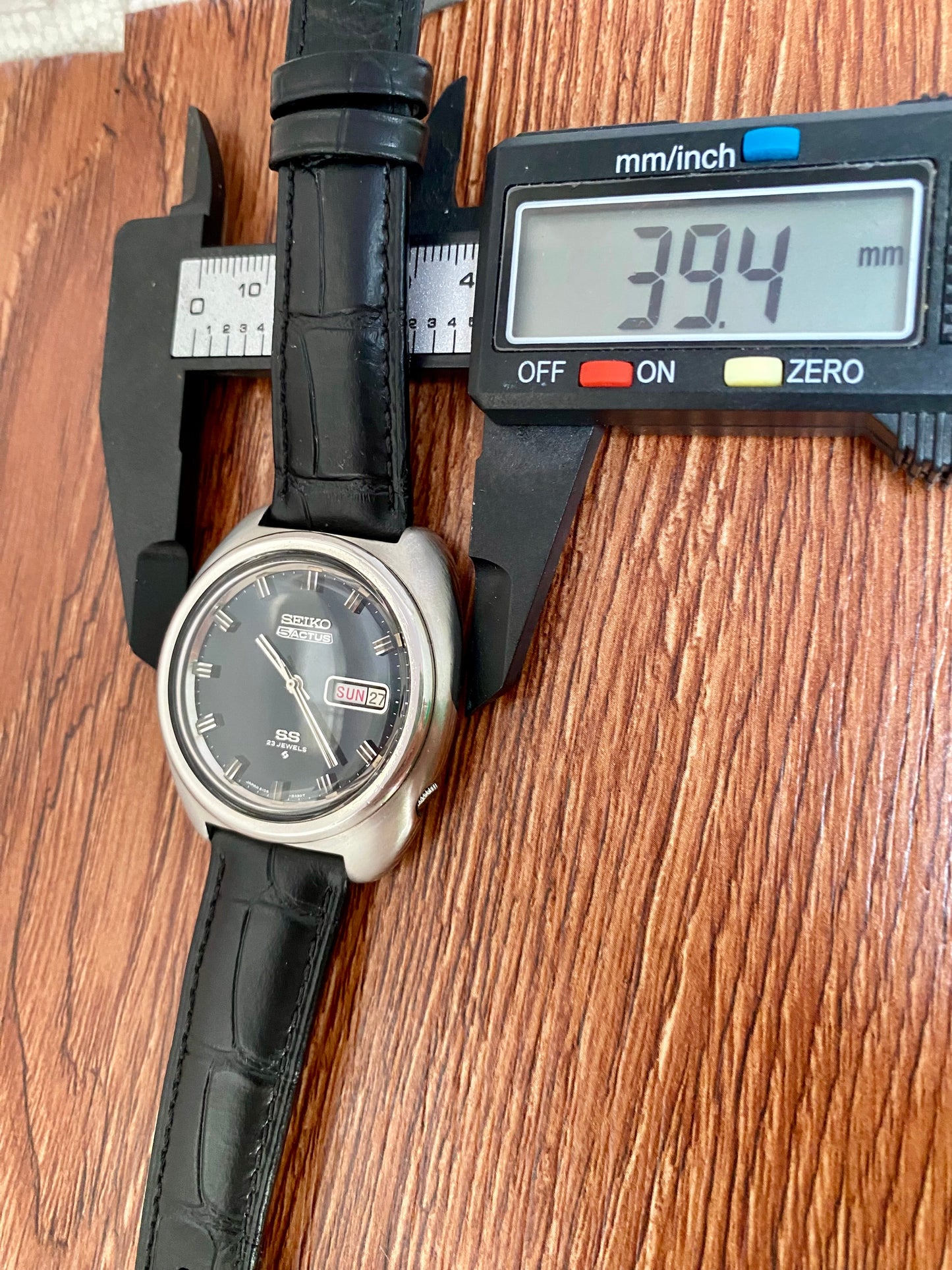 Vintage Seiko 5 Actus SS 6106-8450 Black SERVICED Automatic December 1969 UK VINTAGE WATCH LTD
