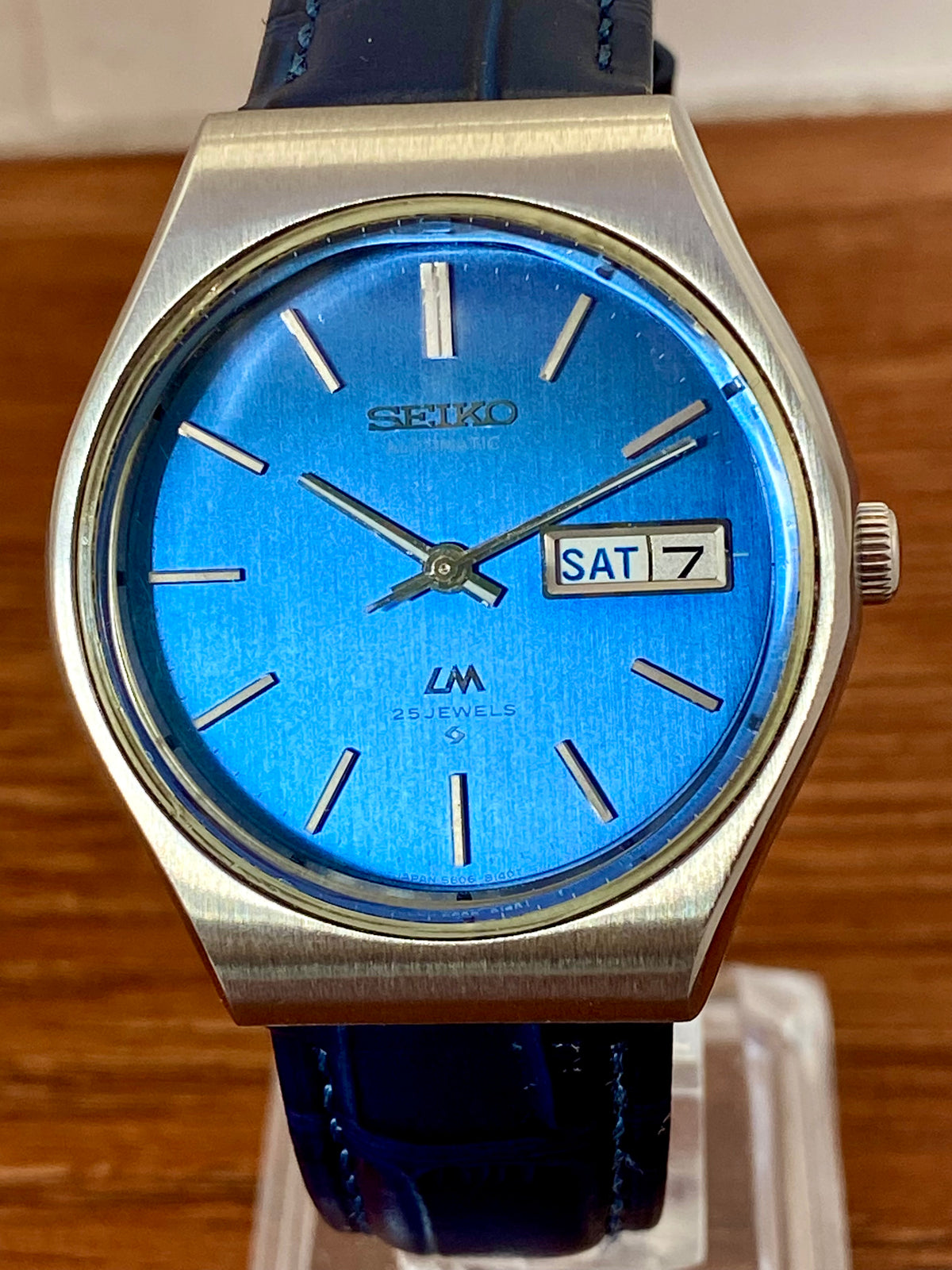 Vintage Seiko Lord Matic 5606-8100 Serviced Blue Tosca, October 1975