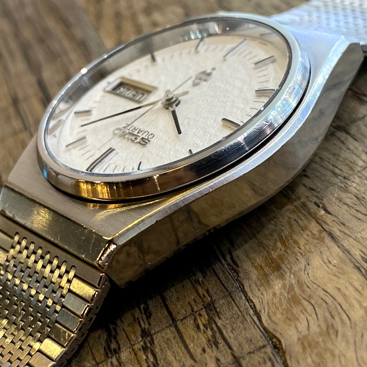 Vintage Seiko Quartz Snowflake Day/Date 4803-8010 June 1976 UK VINTAGE WATCH LTD