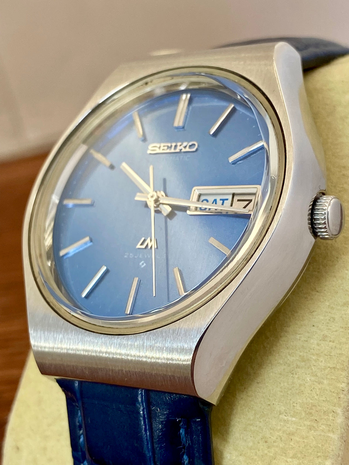 Vintage Seiko Lord Matic 5606-8100 Serviced Blue Tosca, October 1975