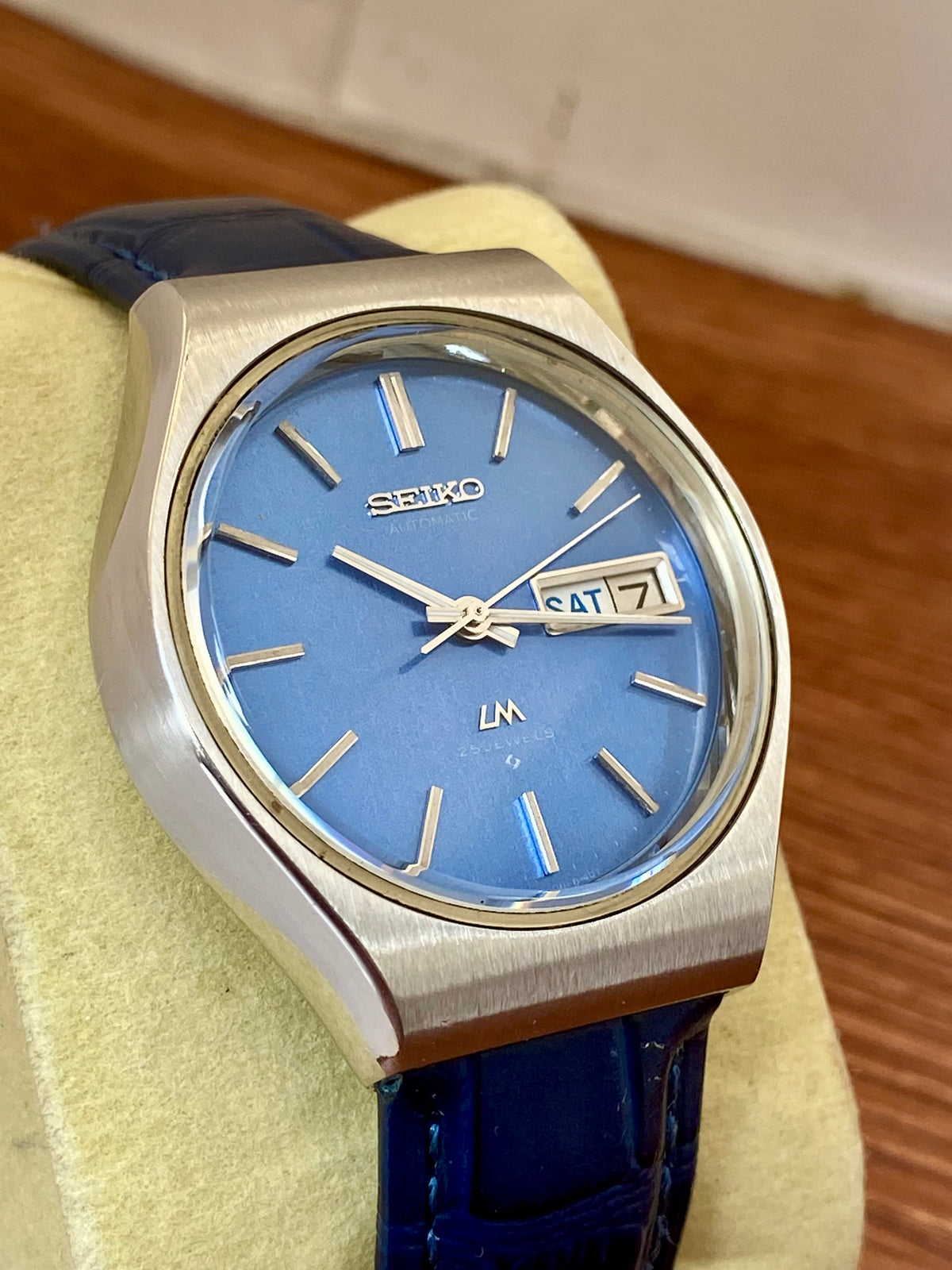 Vintage Seiko Lord Matic 5606-8100 Serviced Blue Tosca, October 1975