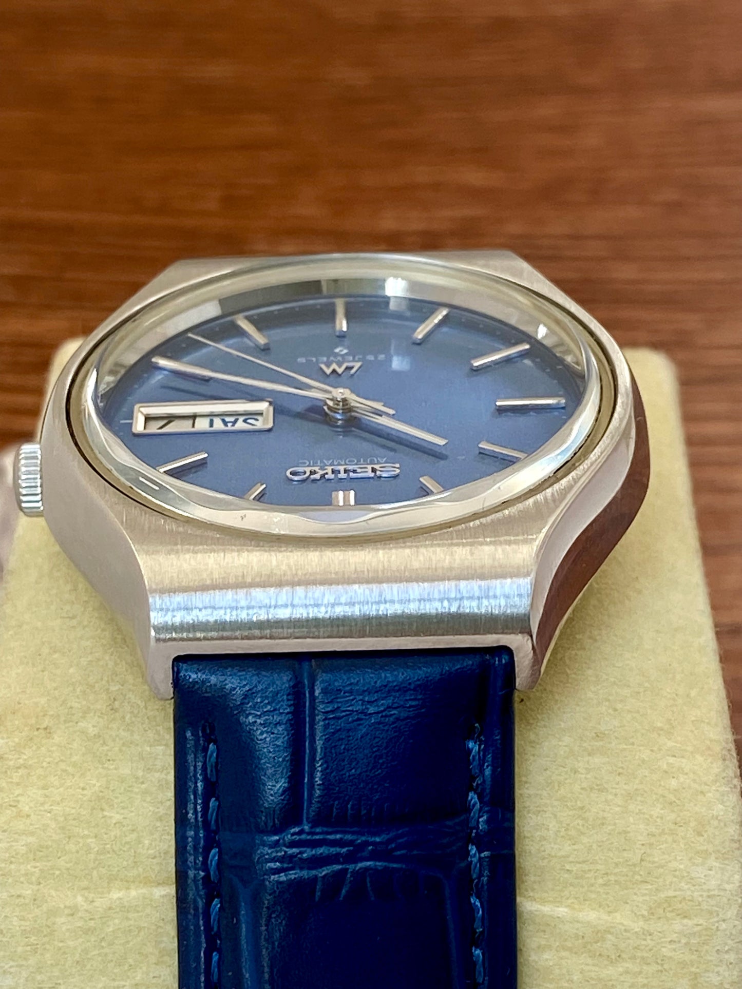 Vintage Seiko Lord Matic 5606-8100 Serviced Blue Tosca, October 1975