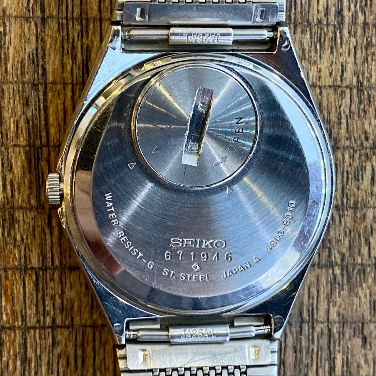 Vintage Seiko Quartz Snowflake Day/Date 4803-8010 June 1976 UK VINTAGE WATCH LTD