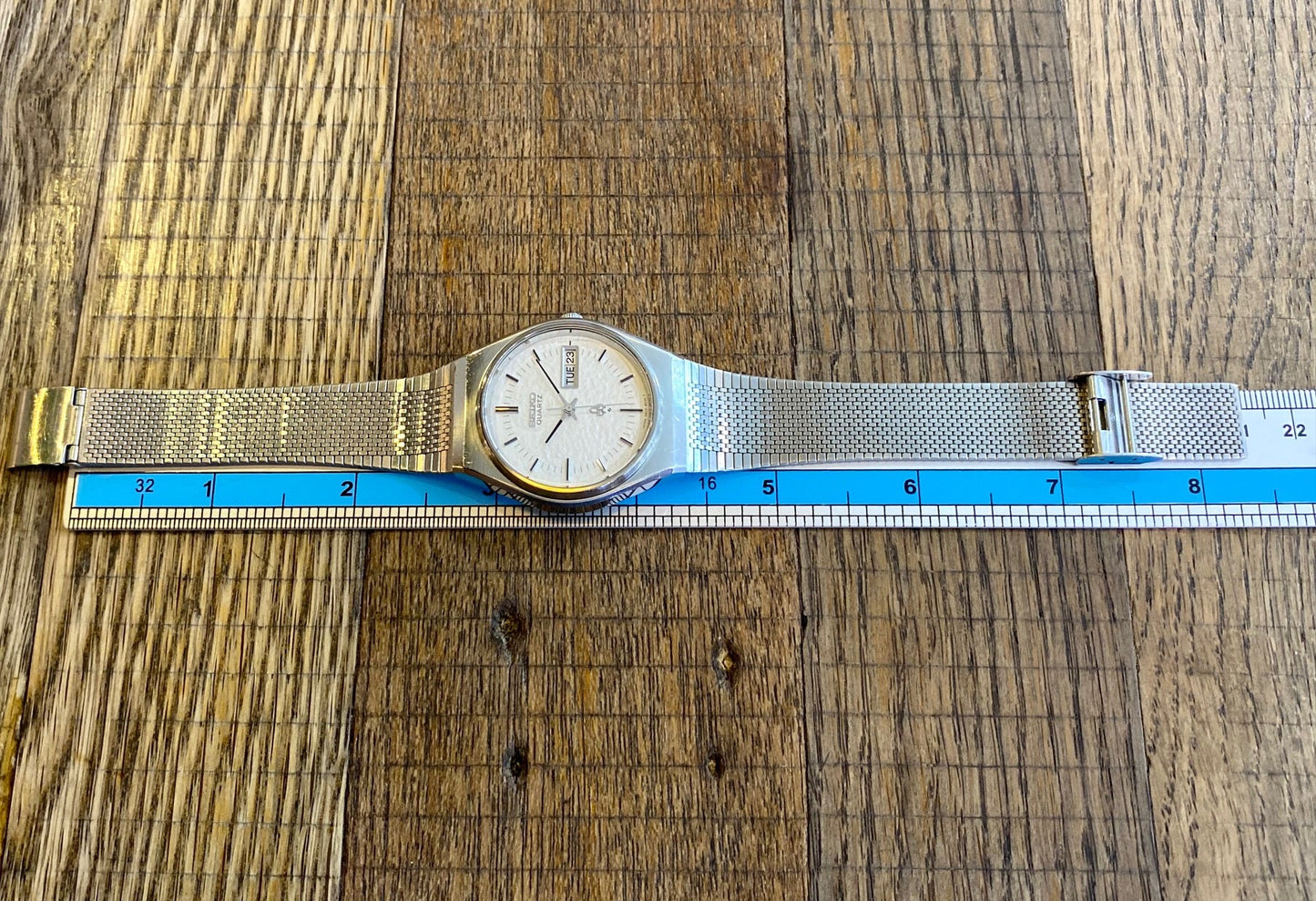 Vintage Seiko Quartz Snowflake Day/Date 4803-8010 June 1976 UK VINTAGE WATCH LTD