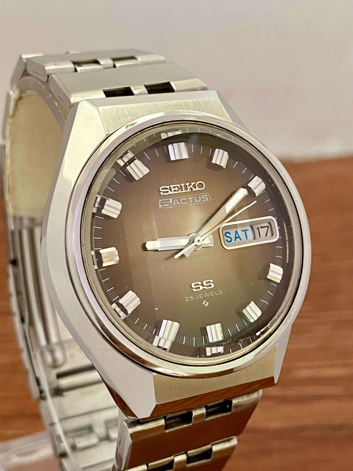 Vintage Seiko 5 Actus 6106-7690 SS SERVICED Brown Dial, February 1975