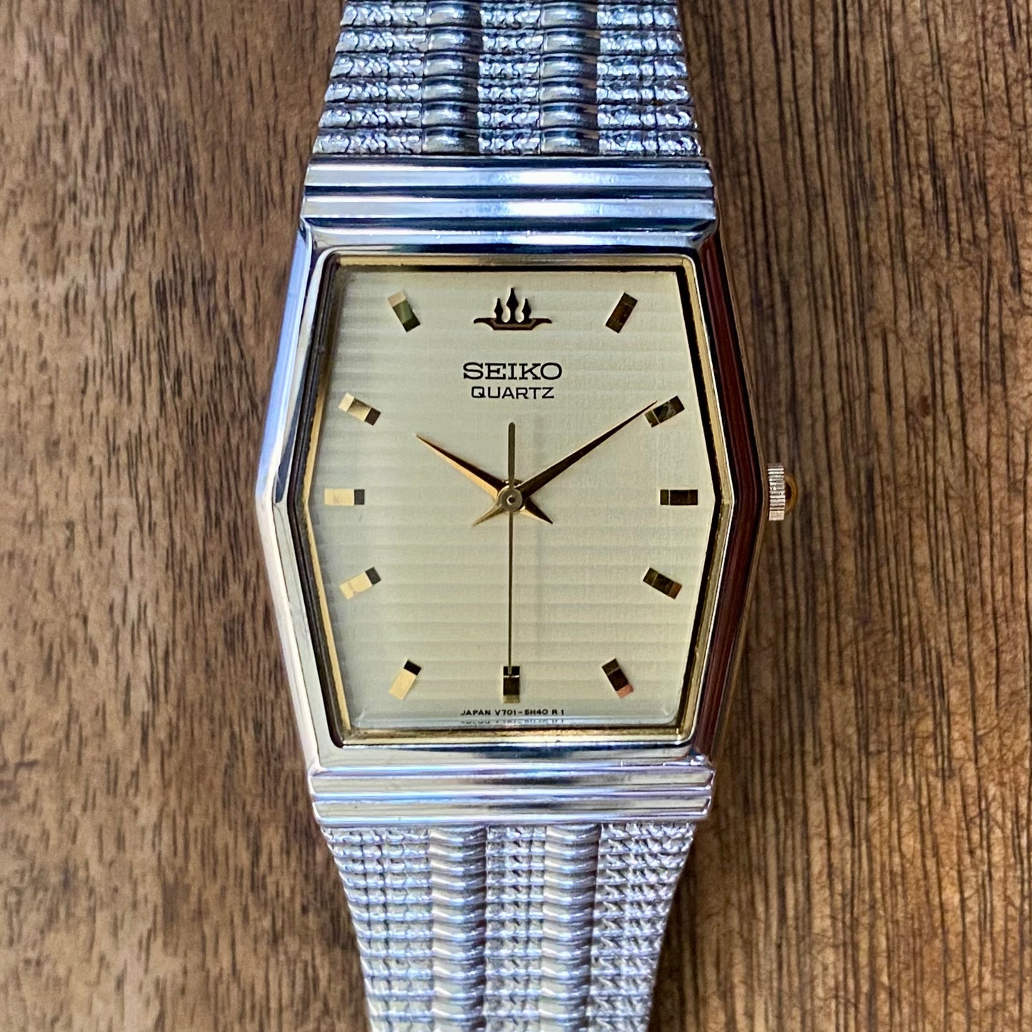 Vintage July 1992 Seiko Quartz Galaxy V701-5J90 White Steel Hexagonal 2–Tone Case 277718