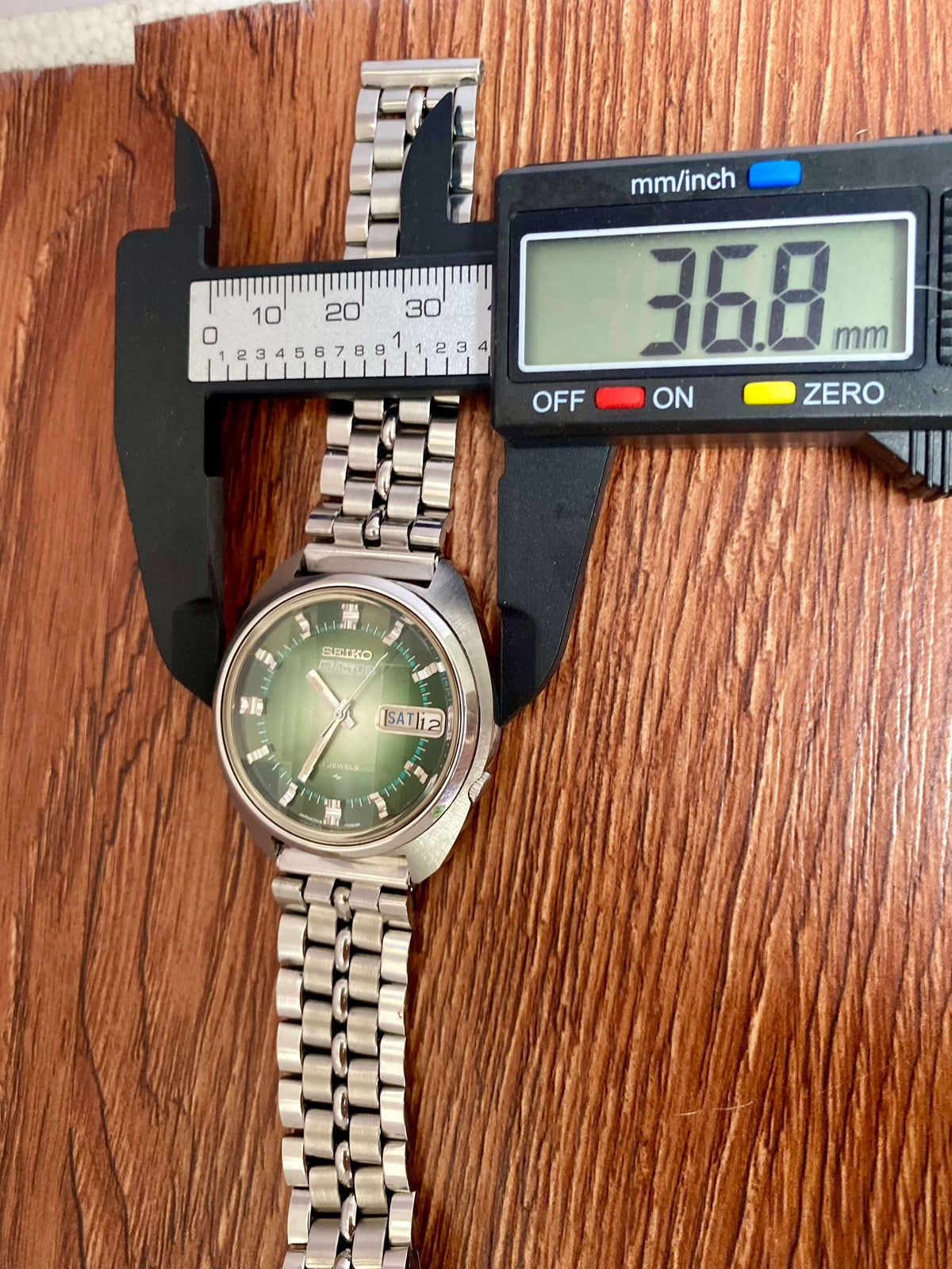 ساعة Seiko 5 Actus عتيقة 7019-7210، زرقاء، خضعت للصيانة، أوتوماتيكية، يناير 1974