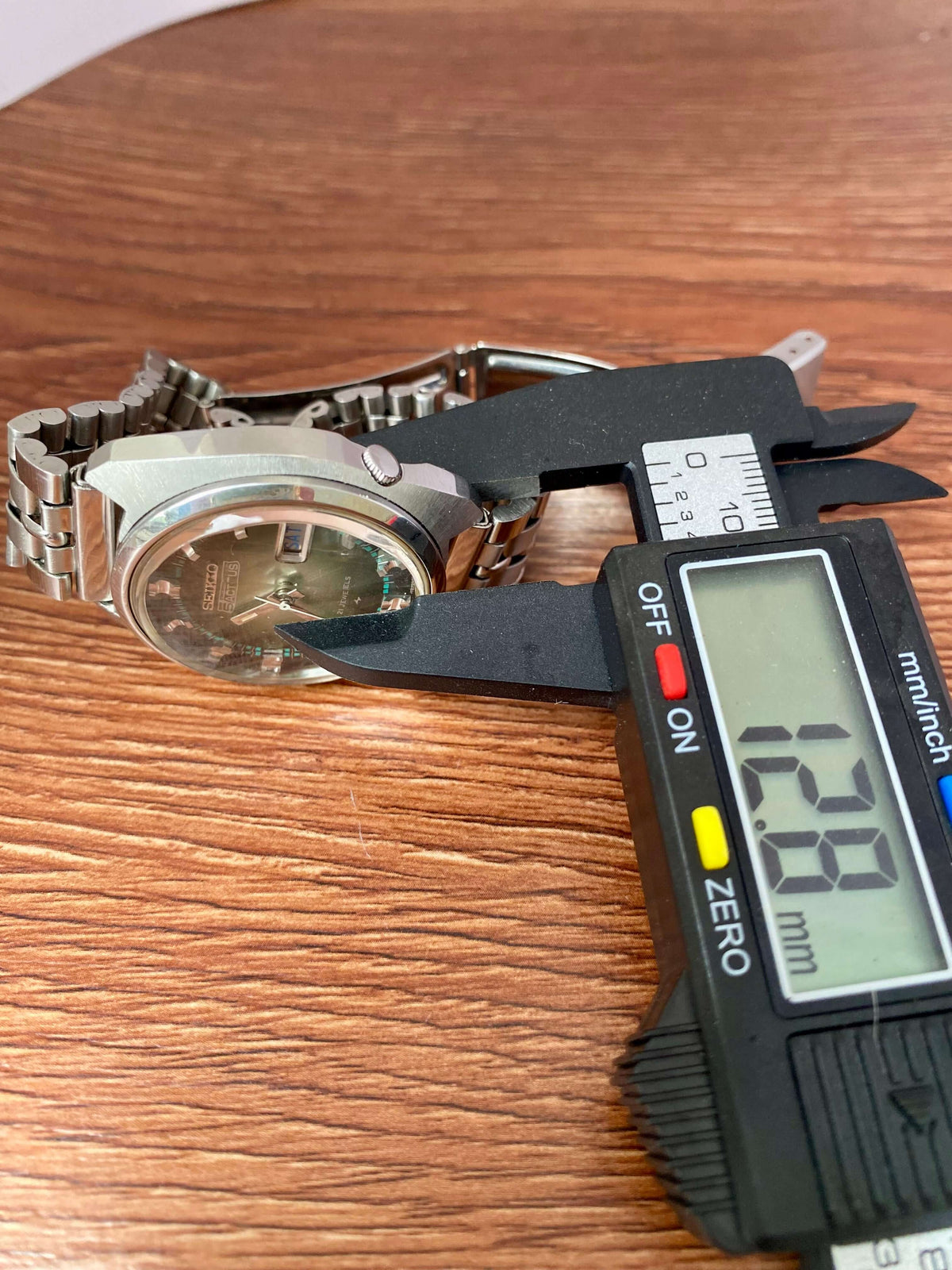 ساعة Seiko 5 Actus عتيقة 7019-7210، زرقاء، خضعت للصيانة، أوتوماتيكية، يناير 1974