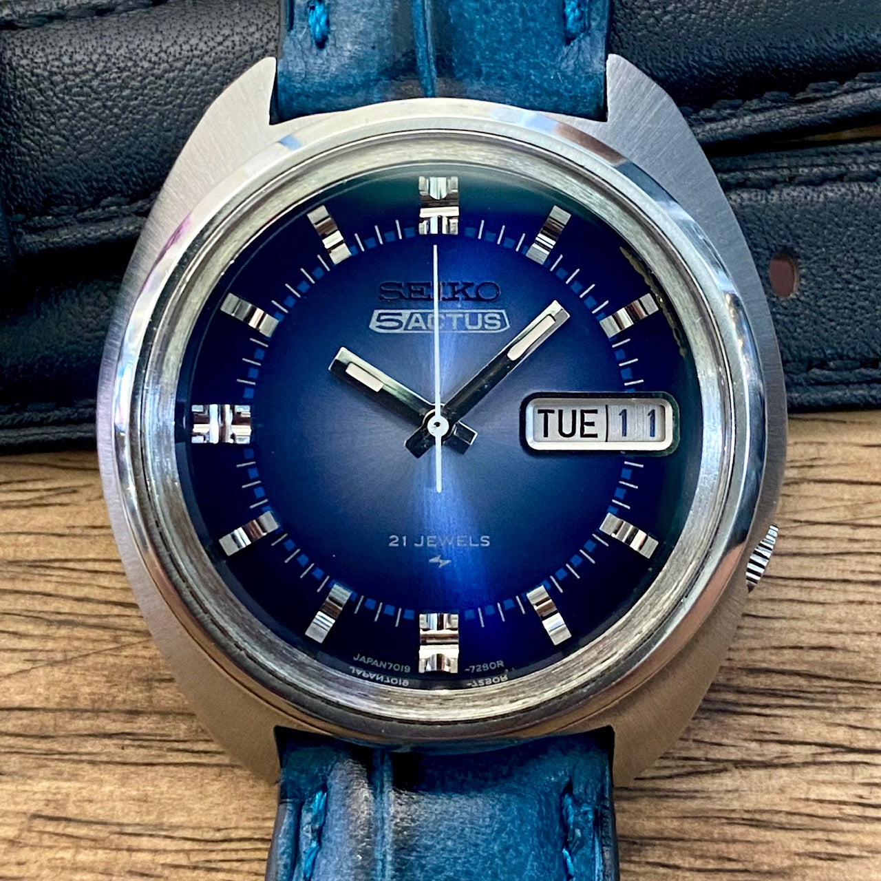 Vintage Seiko 5 Actus 7019-7210 Blue  SERVICED Auto November 1973 UK VINTAGE WATCH LTD