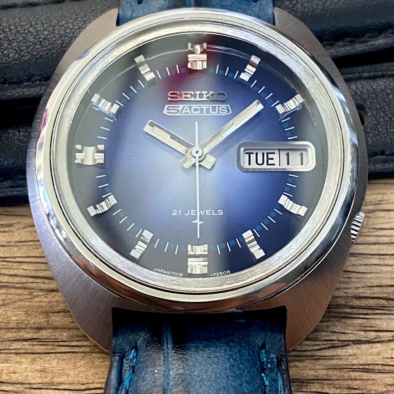 Vintage Seiko 5 Actus 7019-7210 Blue  SERVICED Auto November 1973 UK VINTAGE WATCH LTD