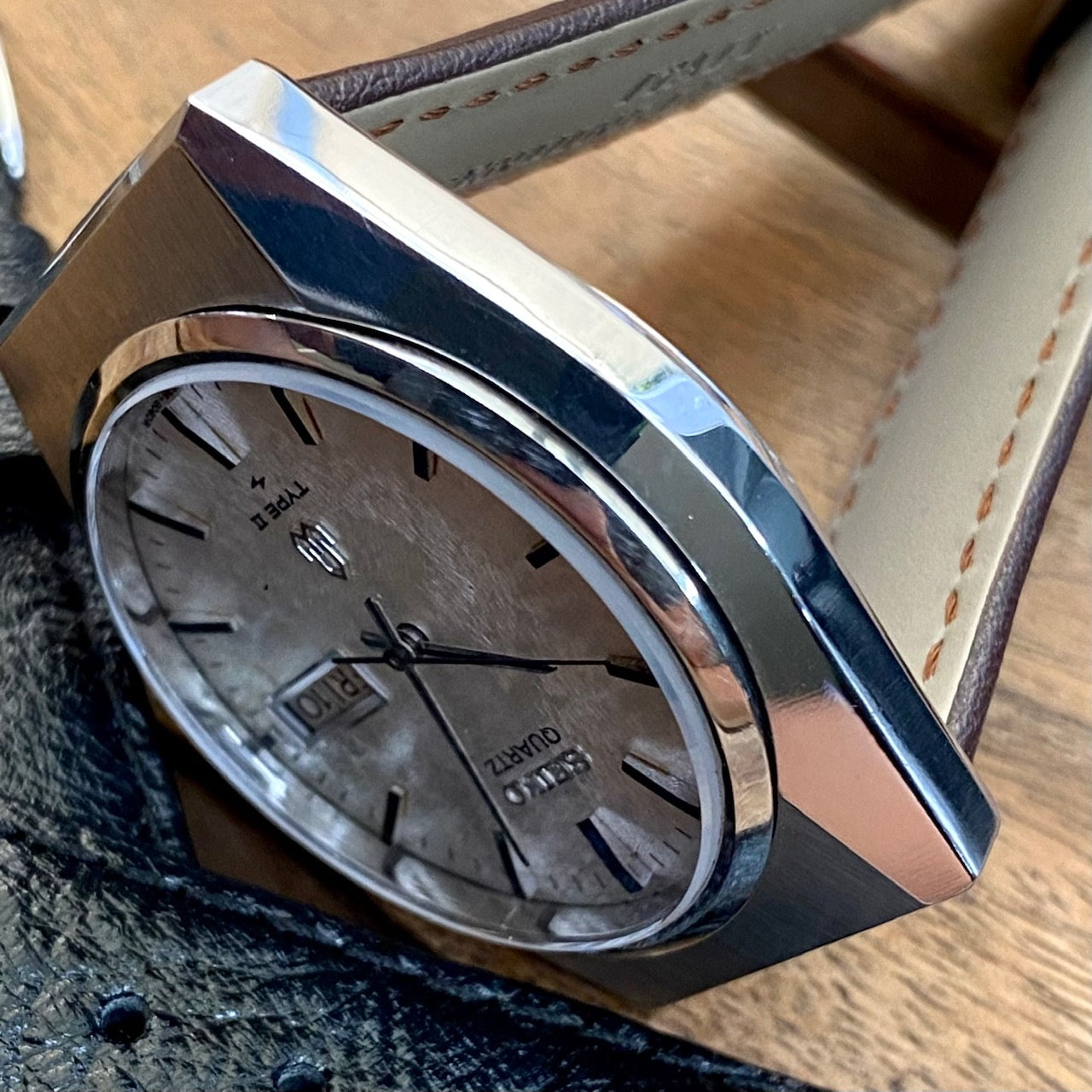 Rare Vintage Seiko Quartz 4336-8050 Type II Snowflake Patina, October 1977 UK VINTAGE WATCH LTD