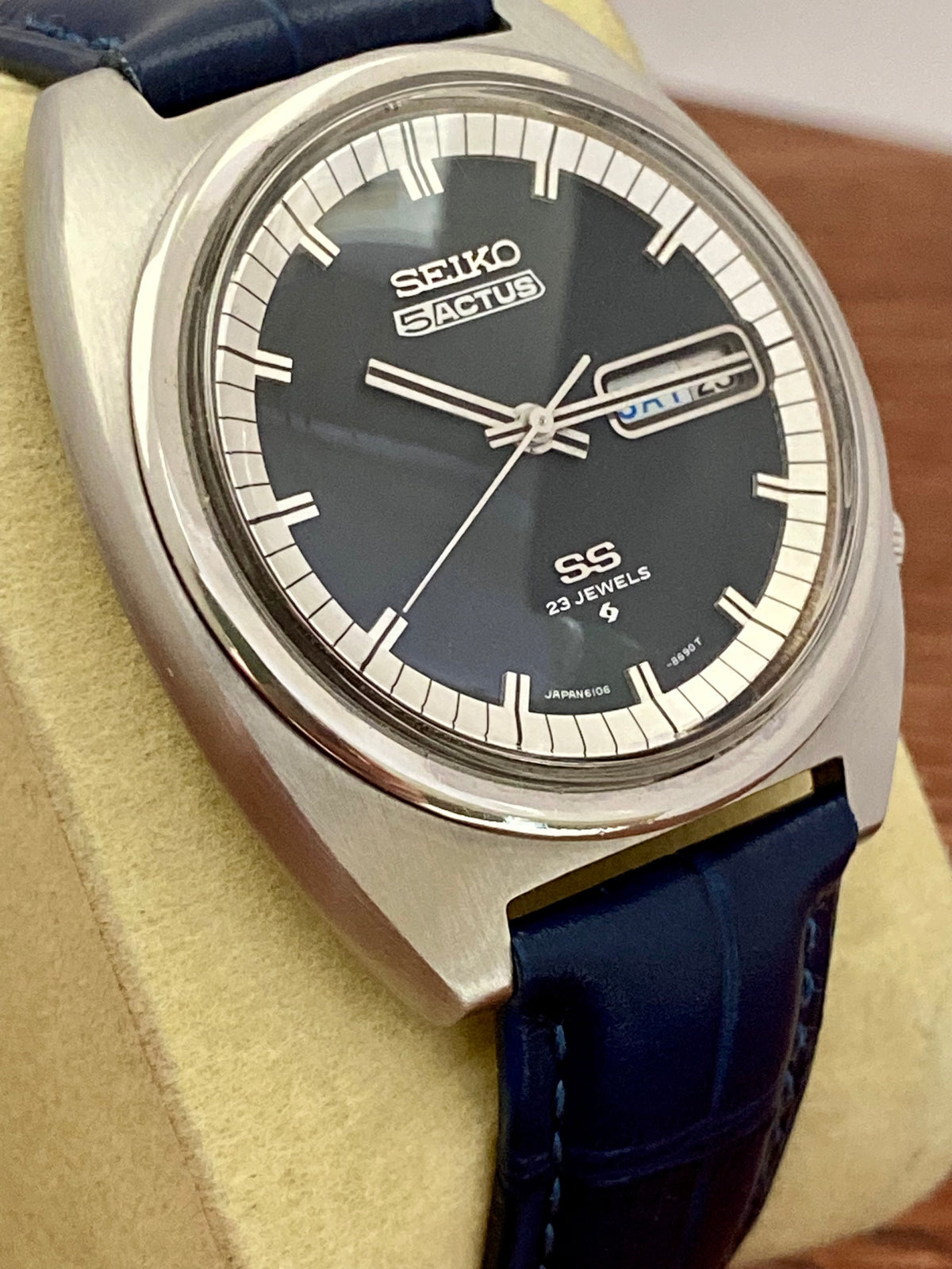 Vintage Seiko 5 Actus SS 6106-8420 Blue & White Dial, Serviced, December 1970