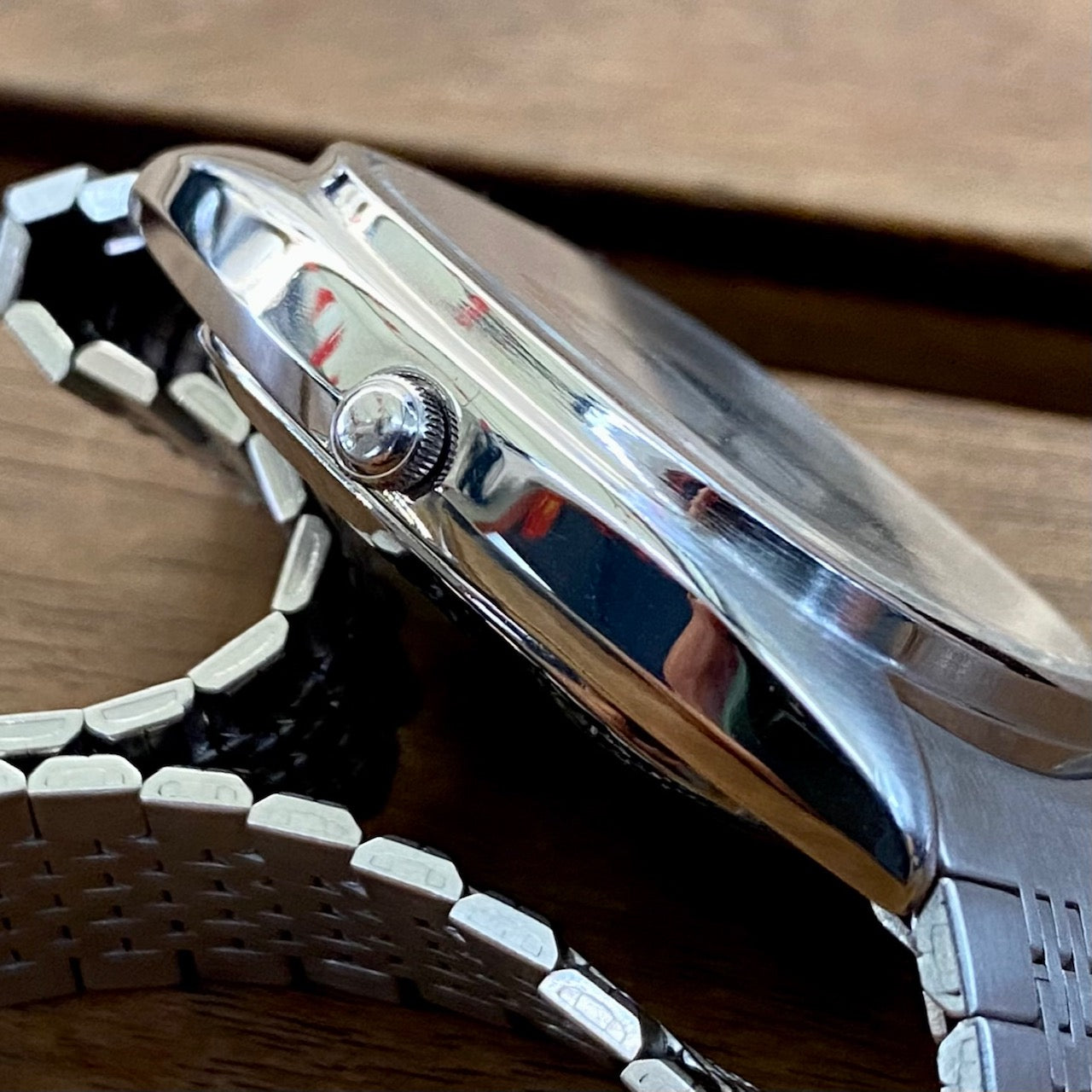 Vintage Seiko Lord Quartz 8243-5010, White Linen, August 1979 UK VINTAGE WATCH LTD