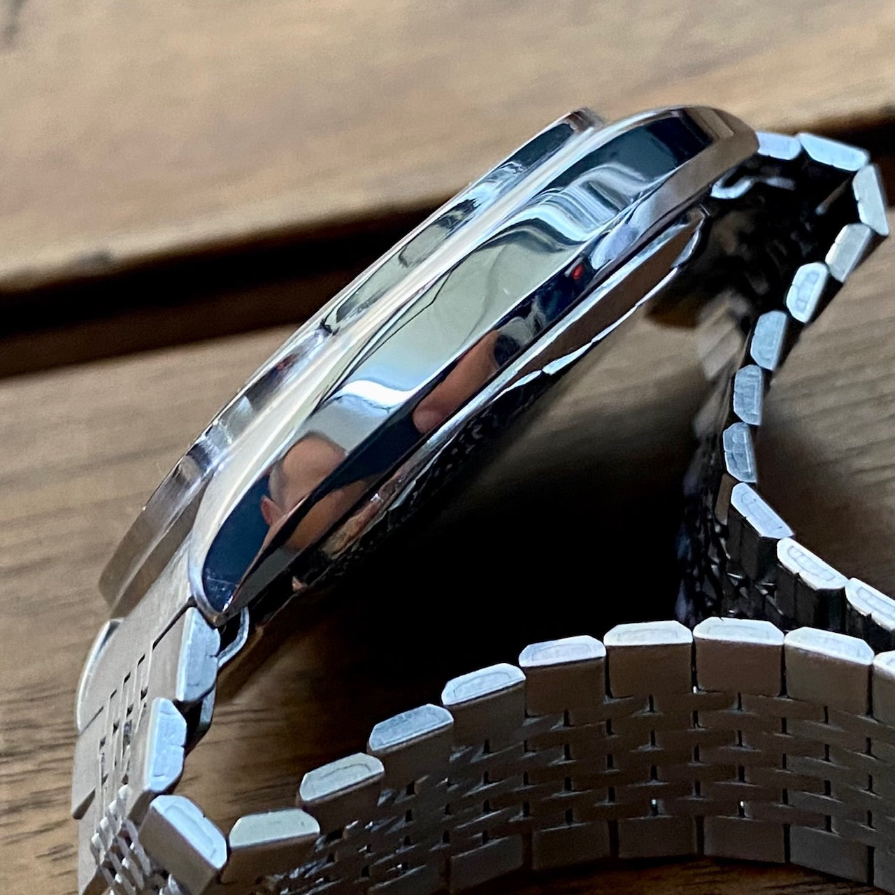 Vintage Seiko Lord Quartz 8243-5010, White Linen, August 1979 UK VINTAGE WATCH LTD