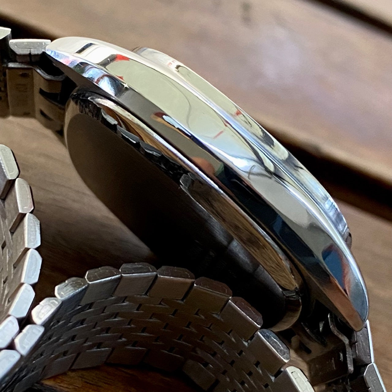 Vintage Seiko Lord Quartz 8243-5010, White Linen, August 1979 UK VINTAGE WATCH LTD