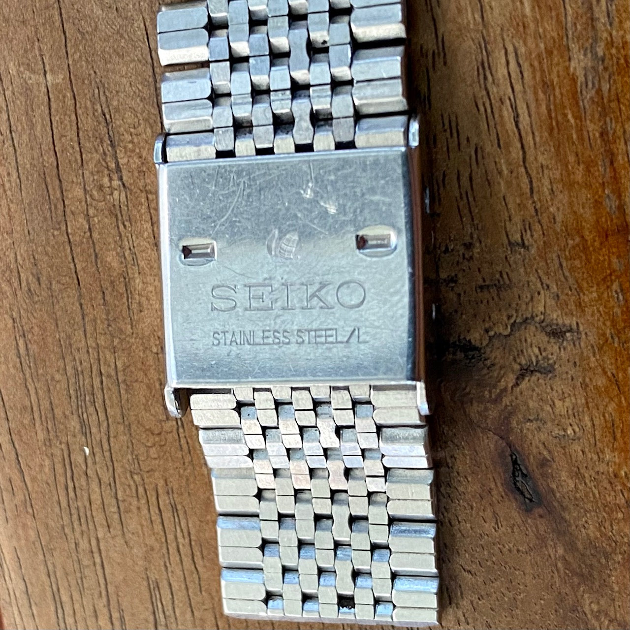 Vintage Seiko Lord Quartz 8243-5010, White Linen, August 1979 UK VINTAGE WATCH LTD