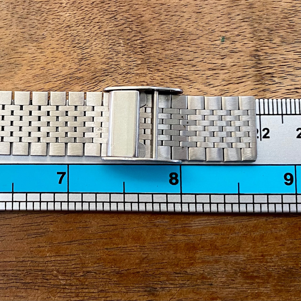 Vintage Seiko Lord Quartz 8243-5010, White Linen, August 1979 UK VINTAGE WATCH LTD