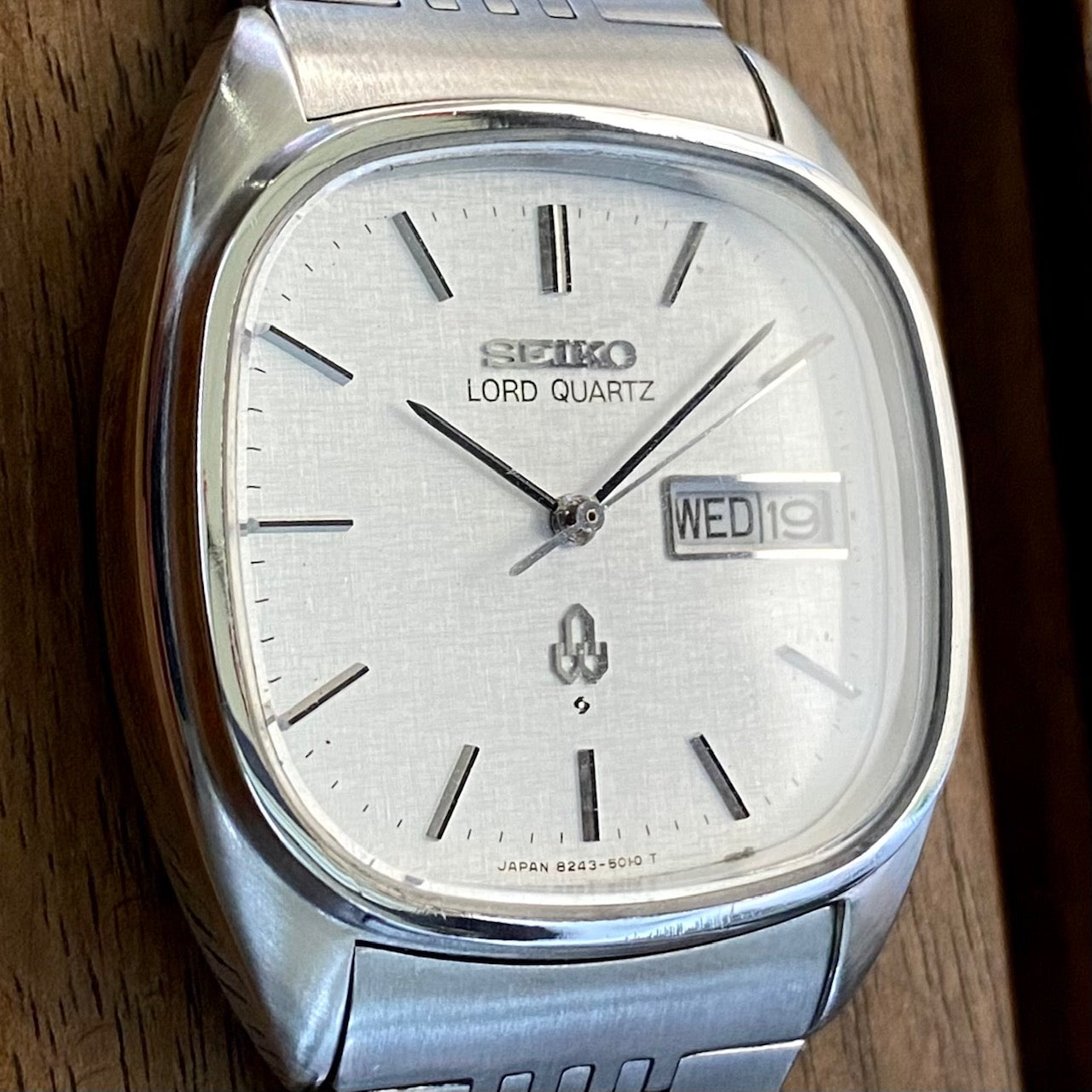 Vintage Seiko Lord Quartz 8243-5010, White Linen, August 1979 UK VINTAGE WATCH LTD