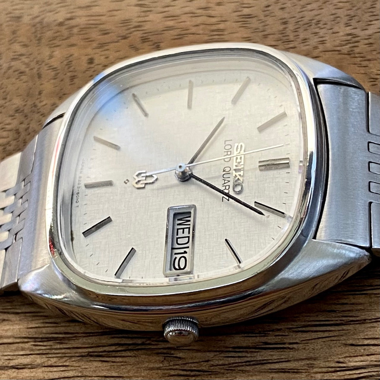 Vintage Seiko Lord Quartz 8243-5010, White Linen, August 1979 UK VINTAGE WATCH LTD