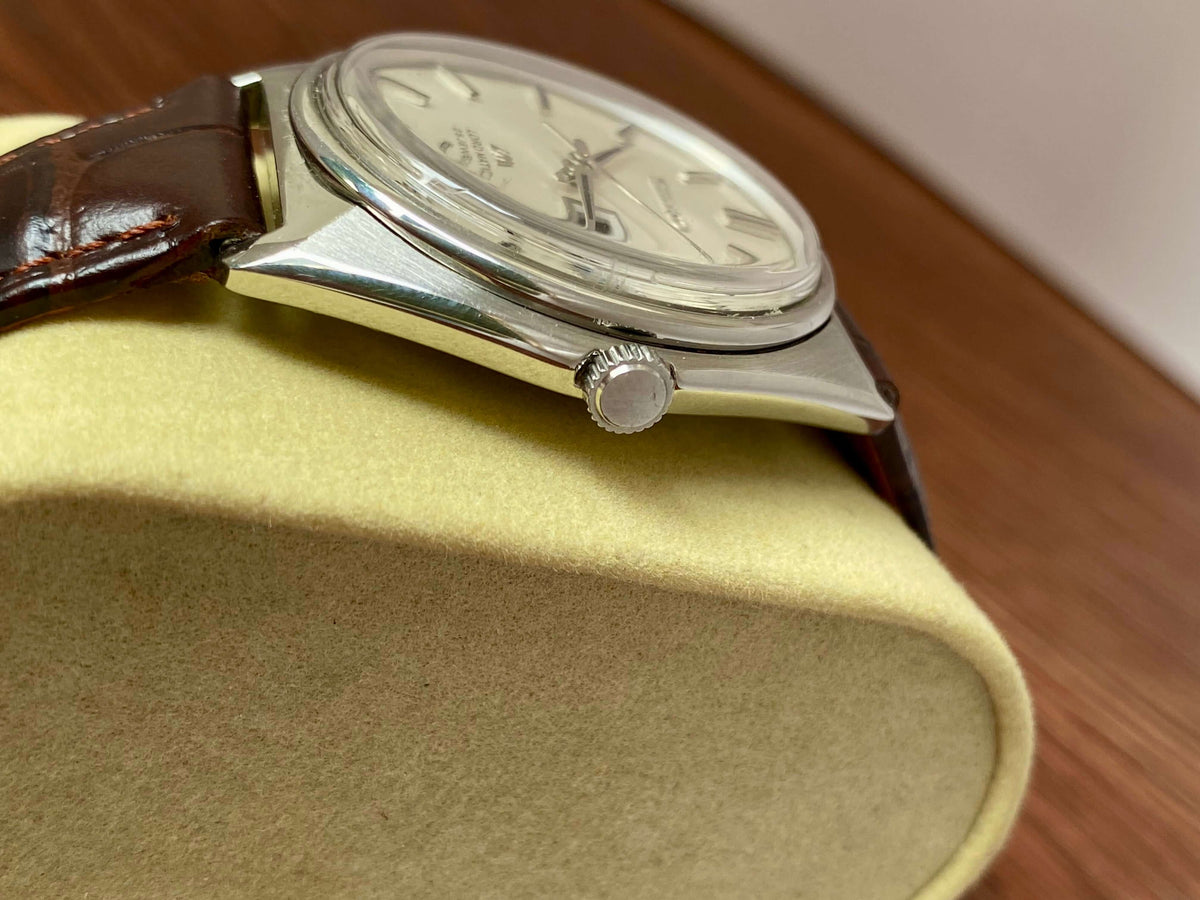 Vintage Seiko Lord Matic 5606-7000 watch side view showcasing its elegant design and original features.