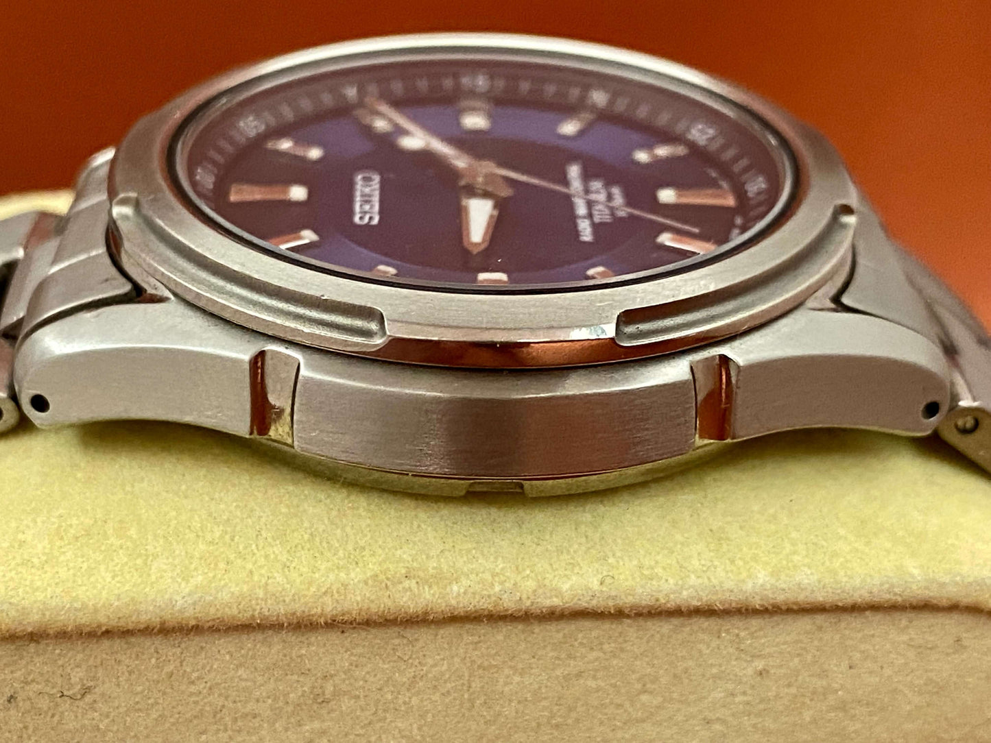 Seiko Quartz Radio Wave 5B21-0AB0 Blue, left-side