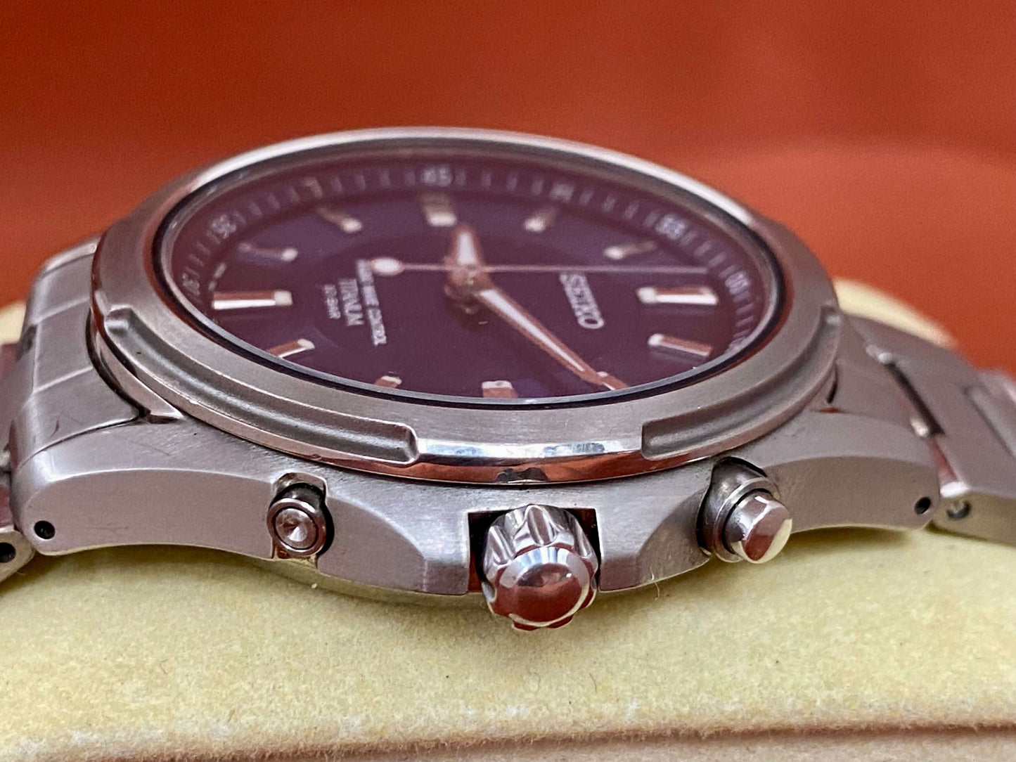 Seiko Quartz Radio Wave 5B21-0AB0 Blue, right-side, crown