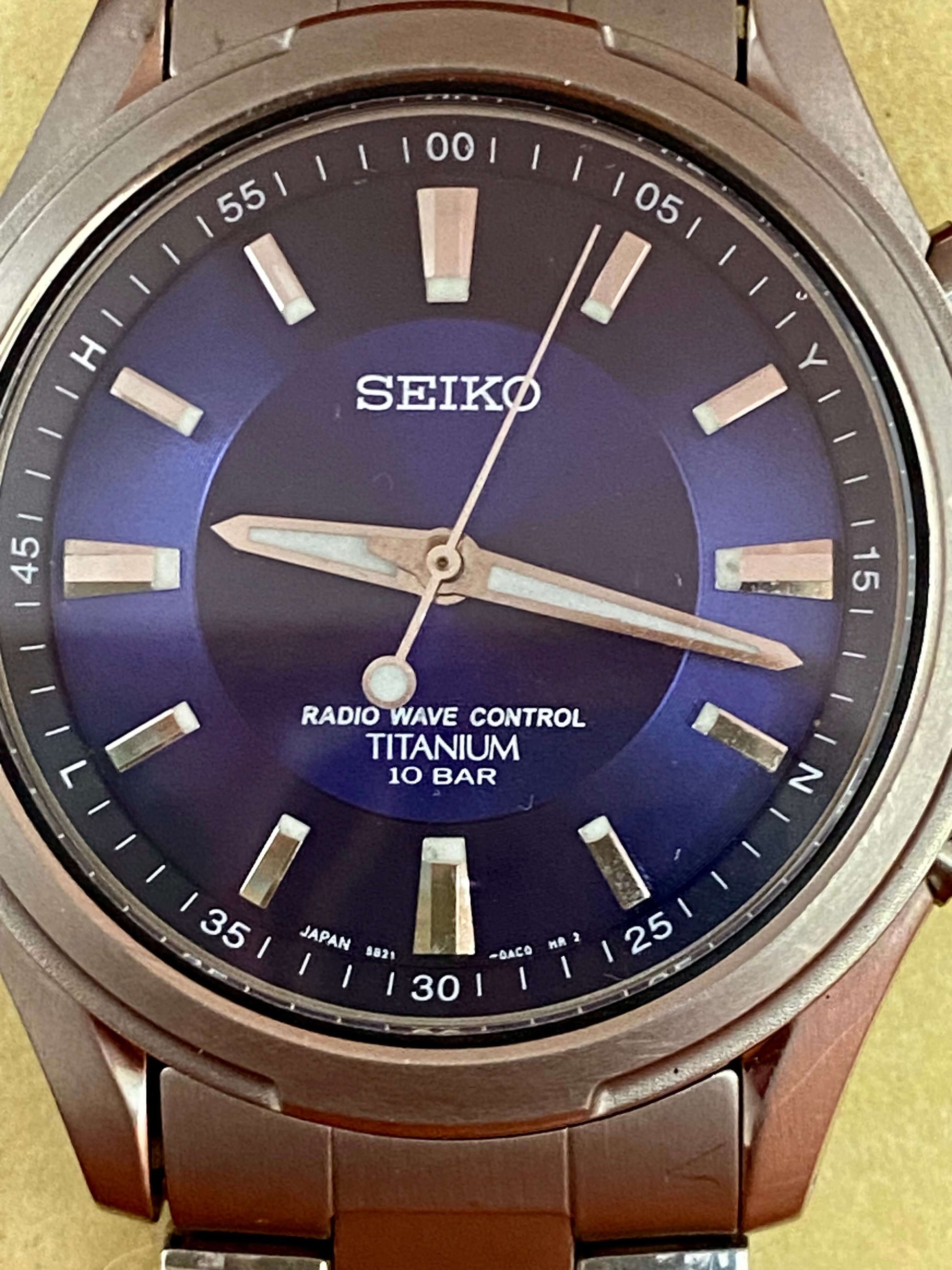 Seiko Quartz Radio Wave 5B21-0AB0 Blue, Dial Shot