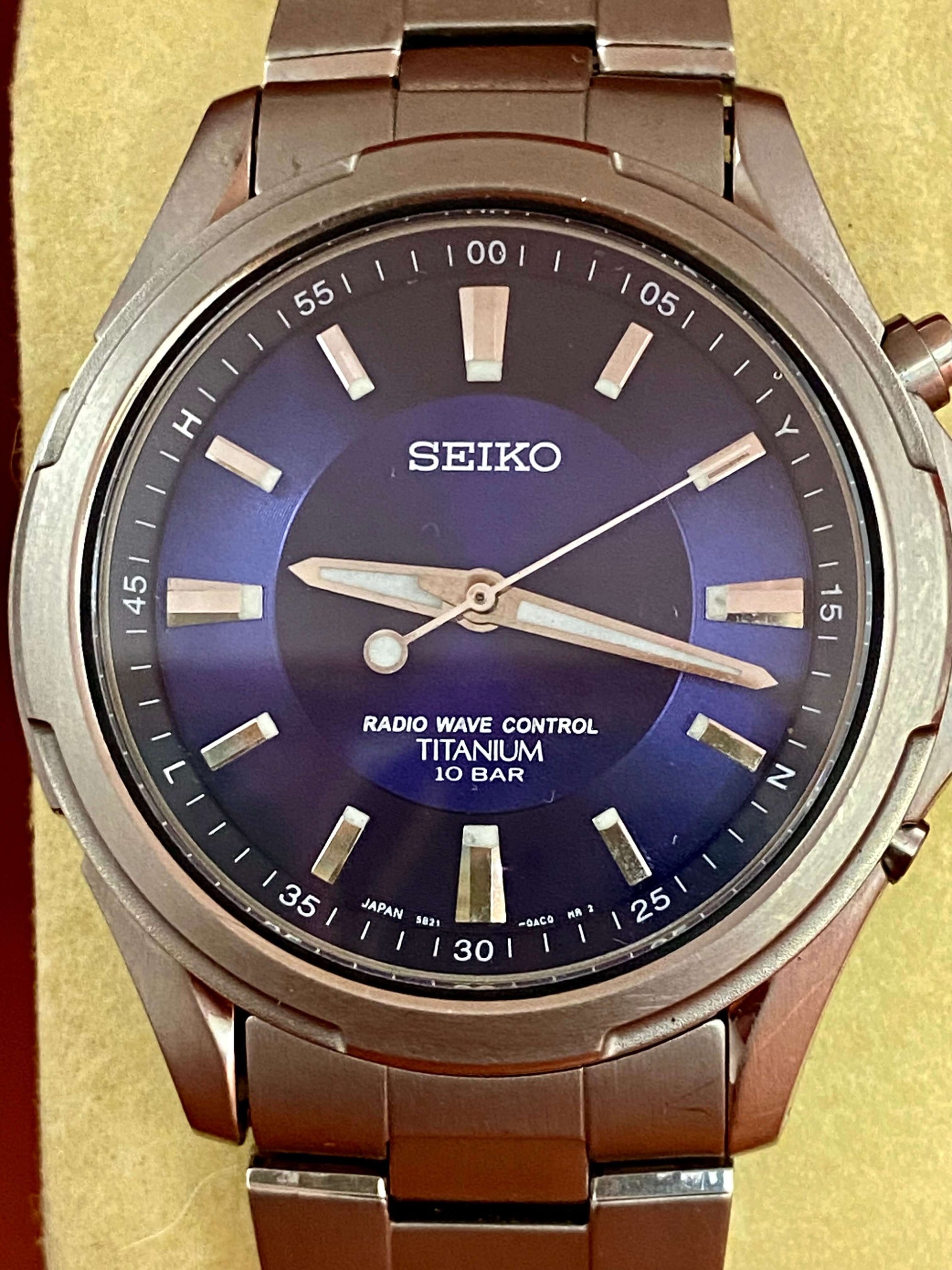 Seiko Quartz Radio Wave 5B21-0AB0 Blue, Dial Shot 2