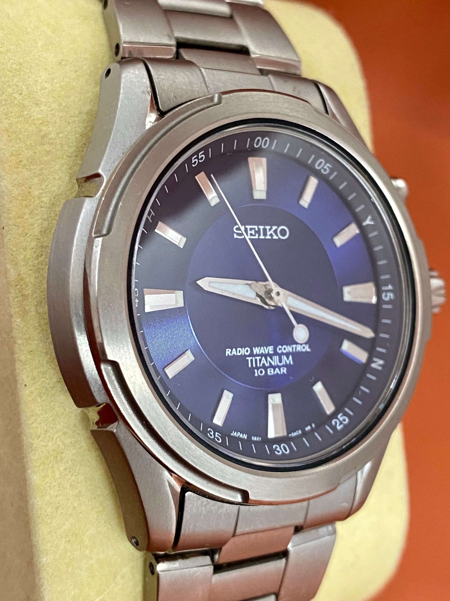 Seiko Quartz Radio Wave 5B21-0AB0 Blue, Top