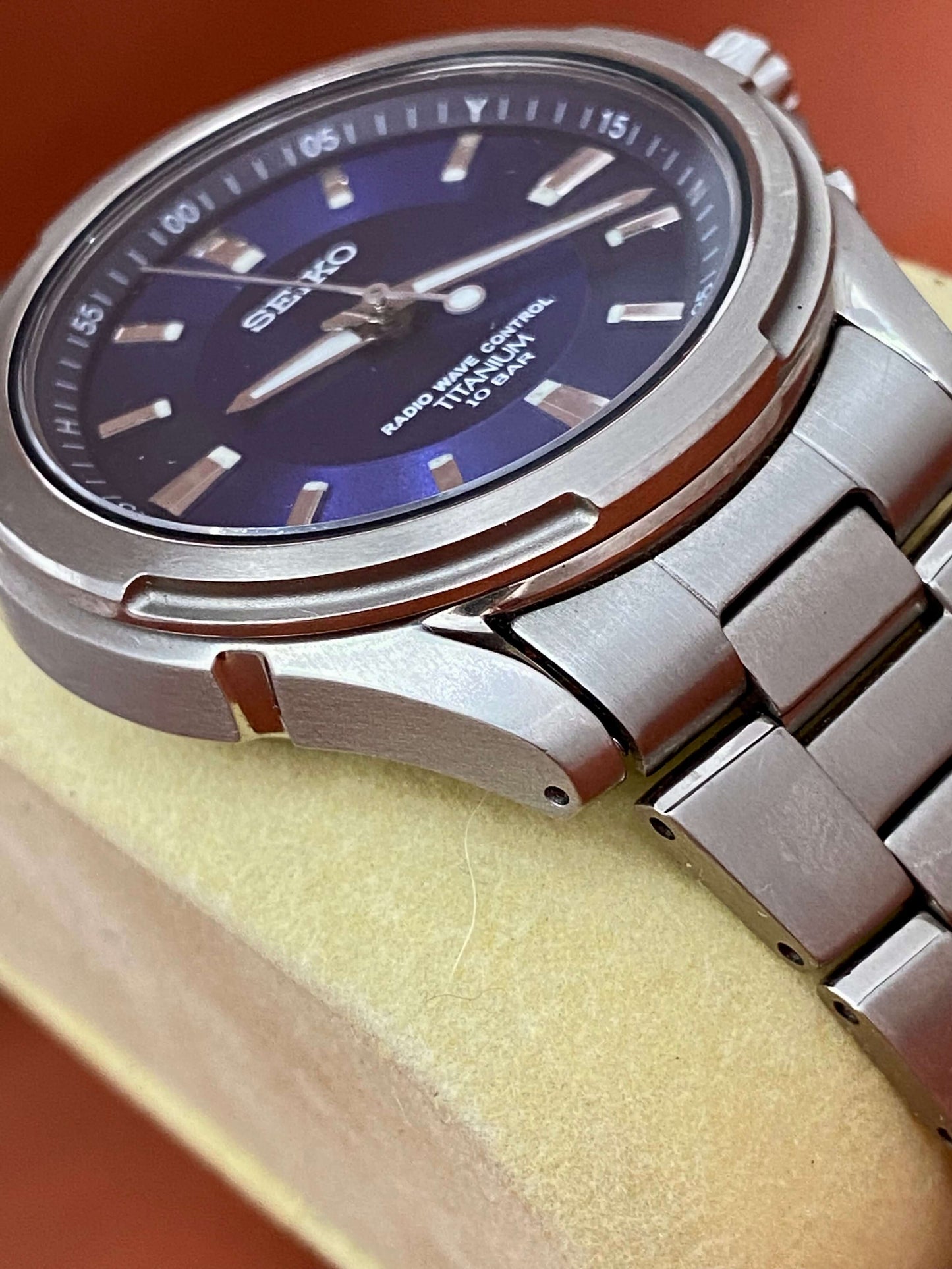 Seiko Quartz Radio Wave 5B21-0AB0 Blue, front left