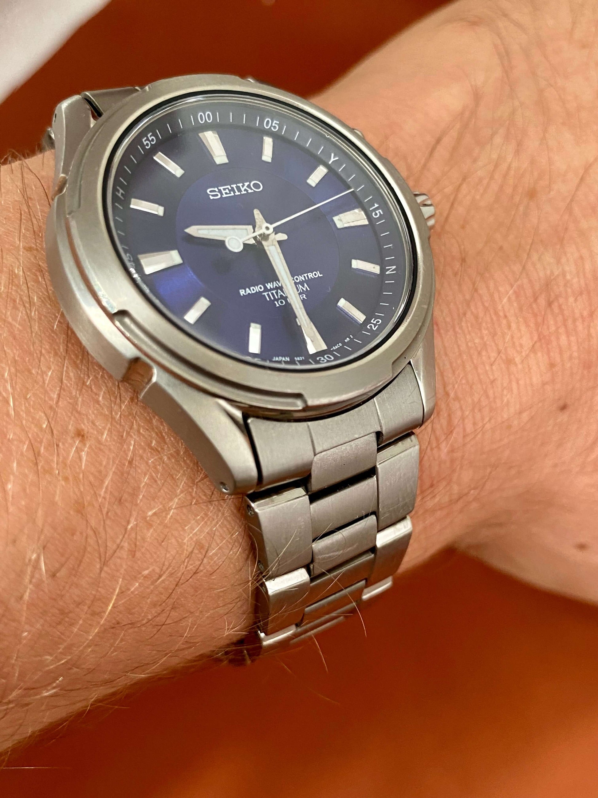 Seiko Quartz Radio Wave Titanium 5B21-0AB0 Blue on Original Bracelet, wrist picture