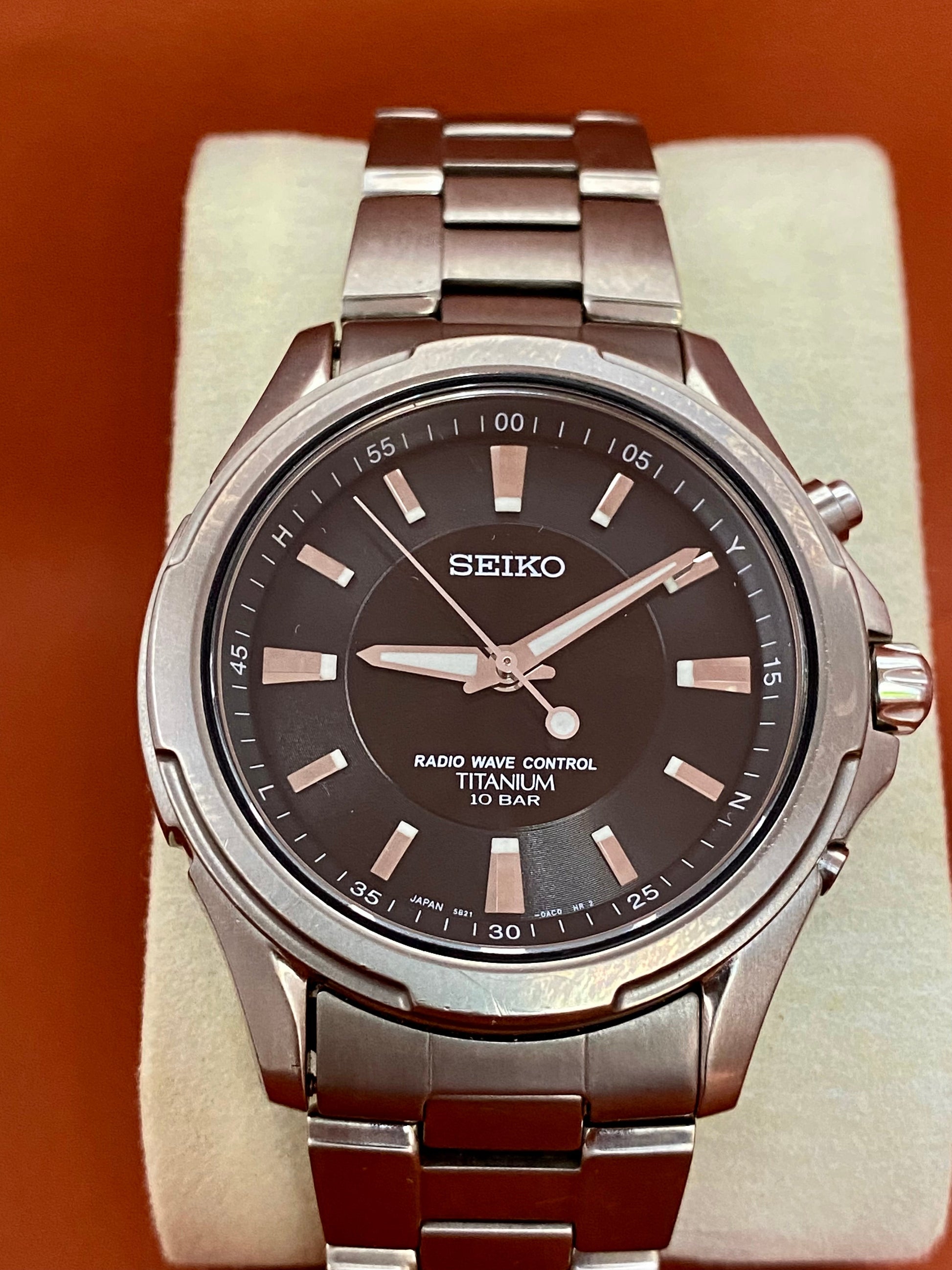 Seiko Quartz Radio Wave Titanium 5B21-0AB0, Black, July 2004 UK VINTAGE WATCH LTD