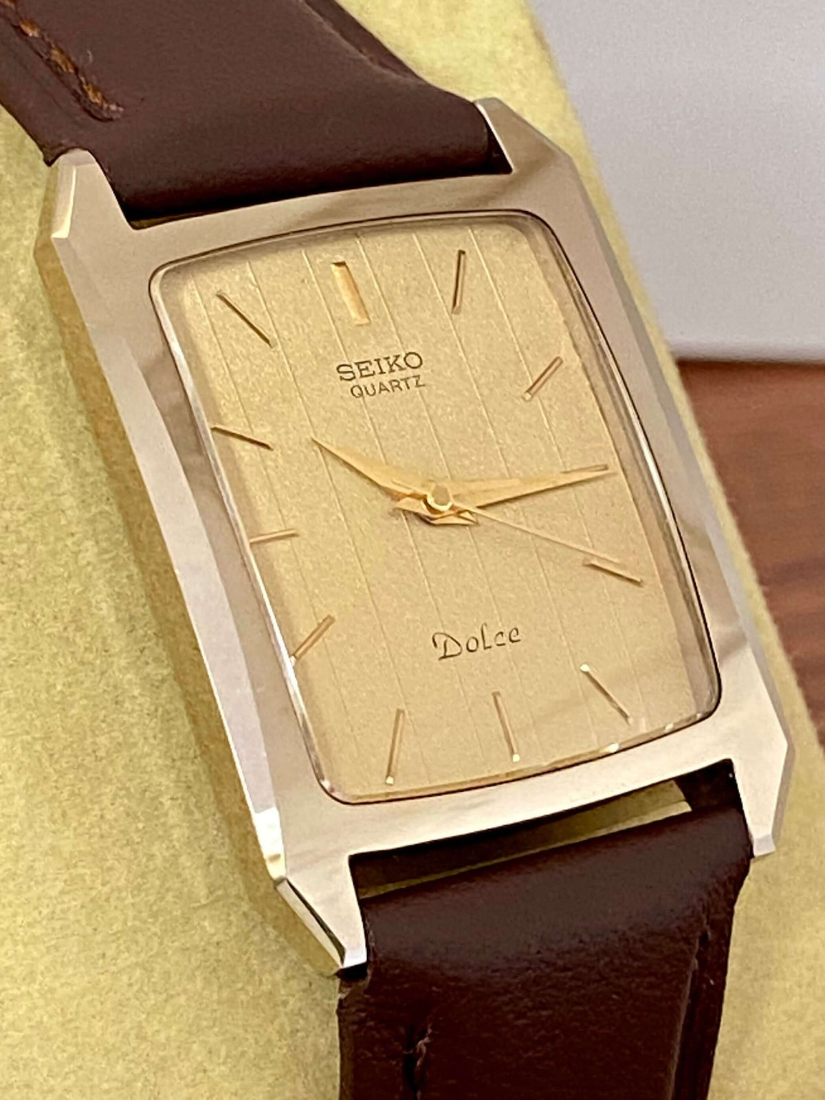 Vintage Seiko Dolce Quartz 7321-5570 Tungsten, October 1984