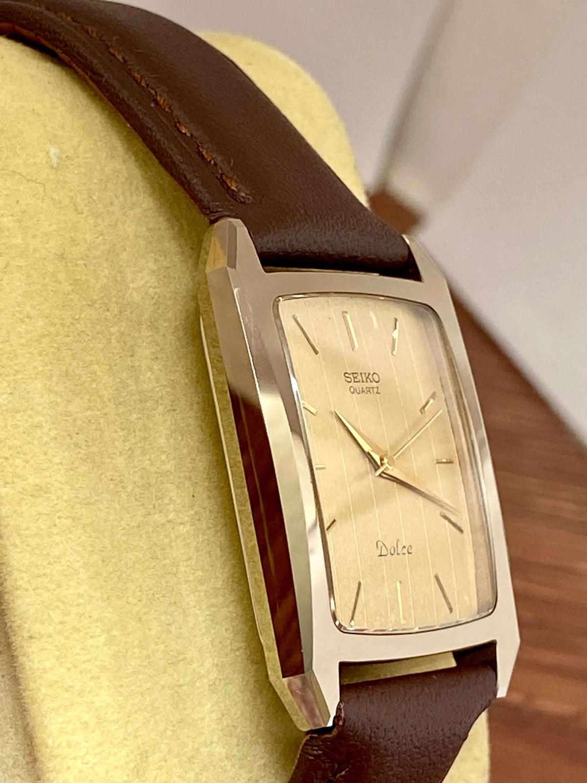 Vintage Seiko Dolce Quartz 7321-5570 Tungsten, October 1984