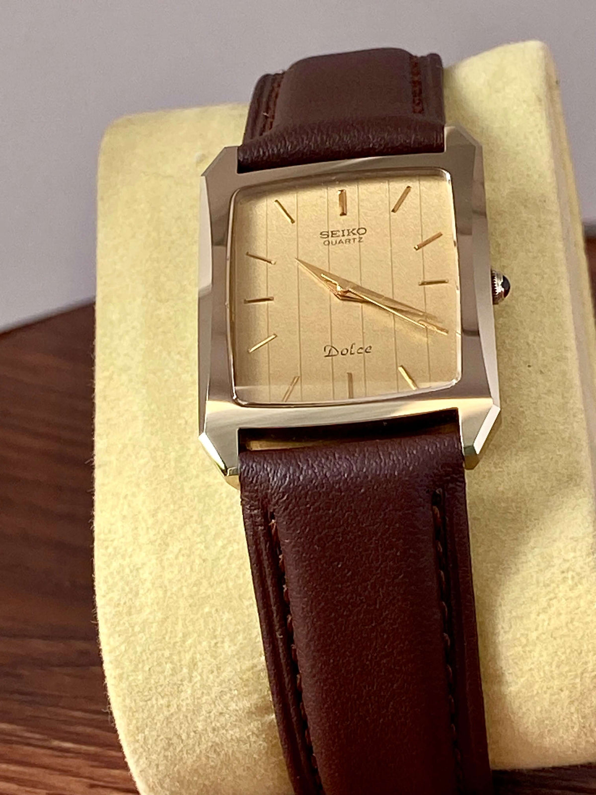 Vintage Seiko Dolce Quartz 7321-5570 Tungsten, October 1984