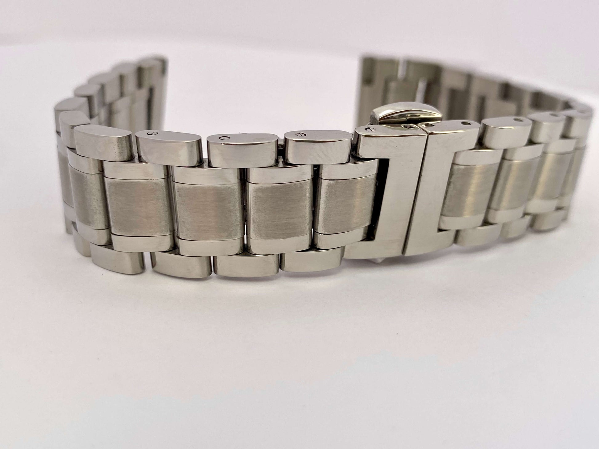 18mm Stainless Steel Oyster link Watch Bracelet with Straight Ends close-up, showing five-link design and brushed finish.