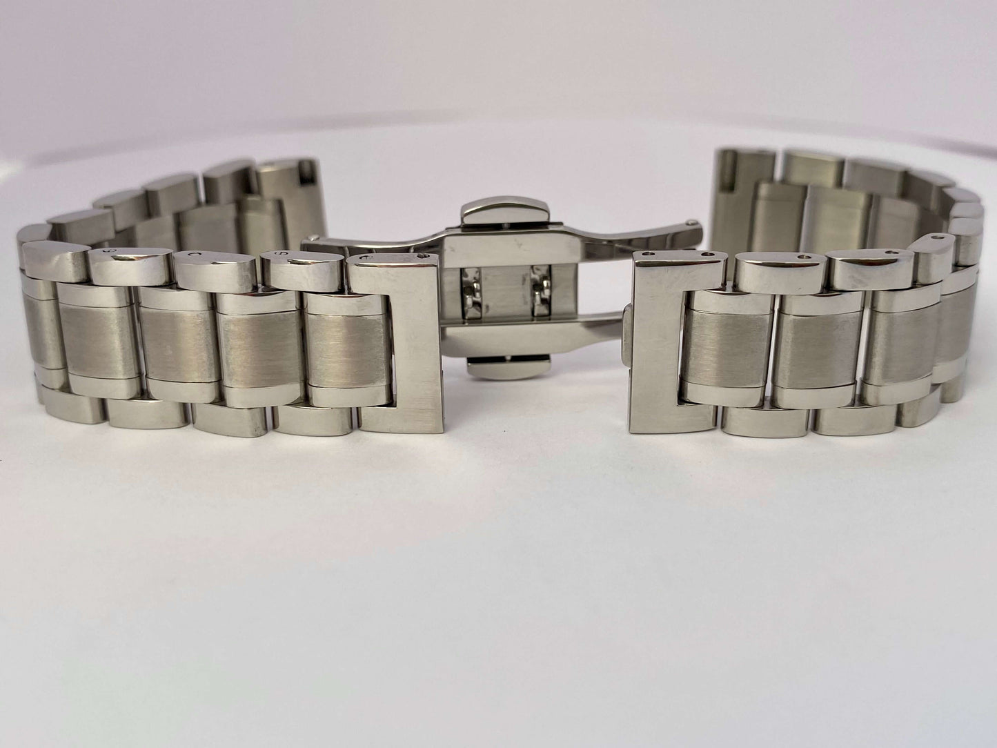 18mm Stainless Steel Oyster link Watch Bracelet with Straight Ends showcasing the brushed finish and polished design.