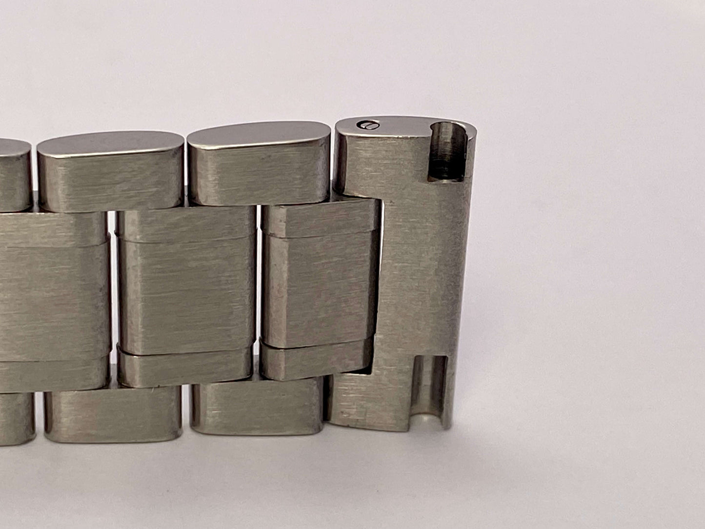 18mm Stainless Steel Oyster link Watch Bracelet with Straight Ends close-up detail of the clasp and links