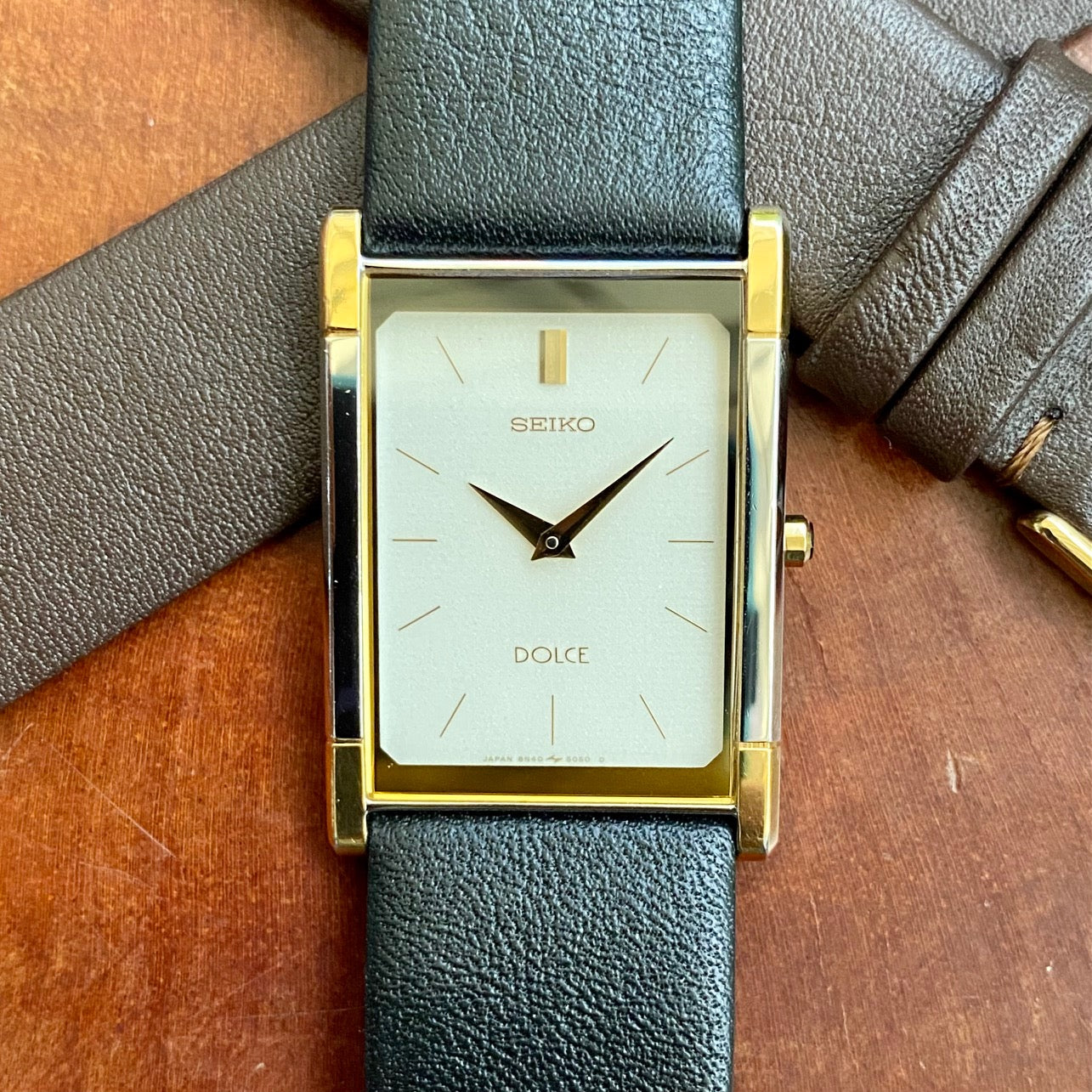 Vintage November 1999 Seiko Dolce Quartz Tank 8N40-5030 White Waffle Gold Cap