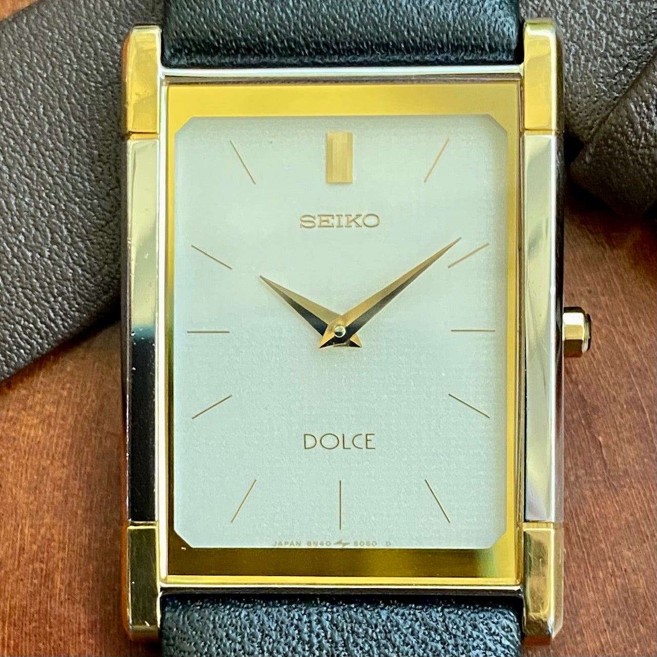 Vintage November 1999 Seiko Dolce Quartz Tank 8N40-5030 White Waffle Gold Cap