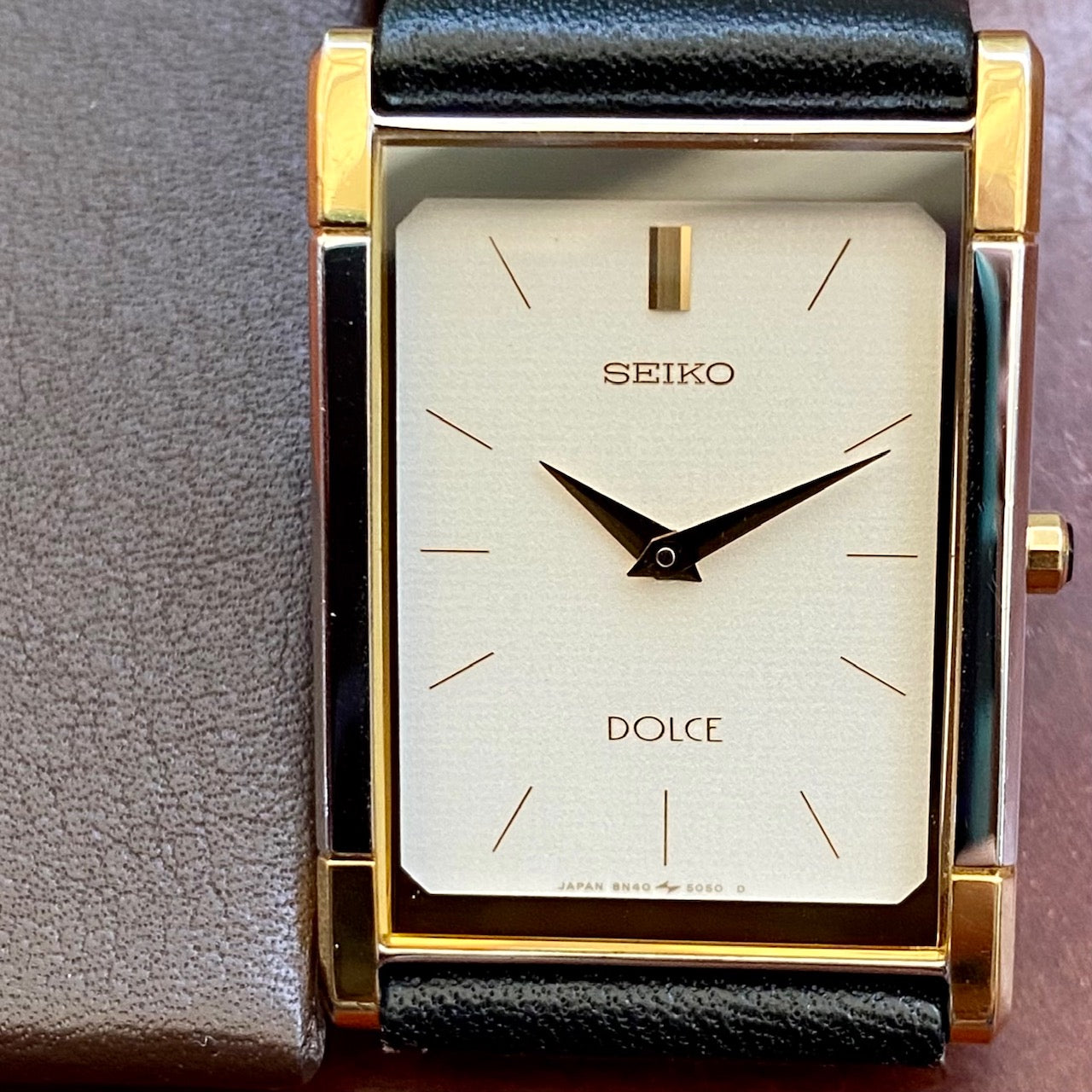 Vintage November 1999 Seiko Dolce Quartz Tank 8N40-5030 White Waffle Gold Cap