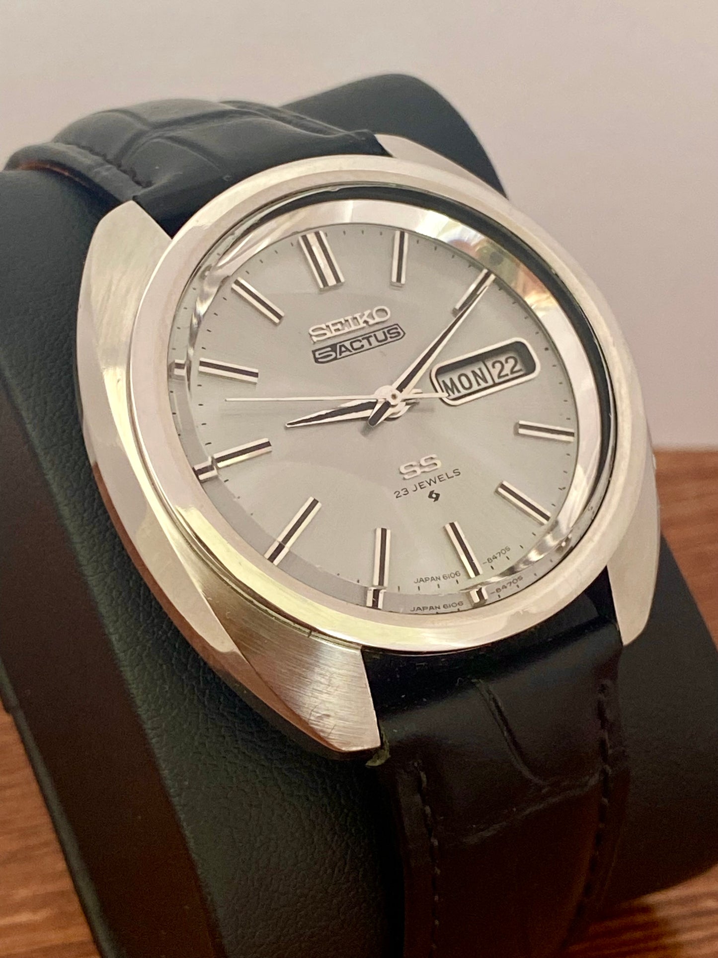 intage Seiko 5 Actus stainless steel case front view 1970
