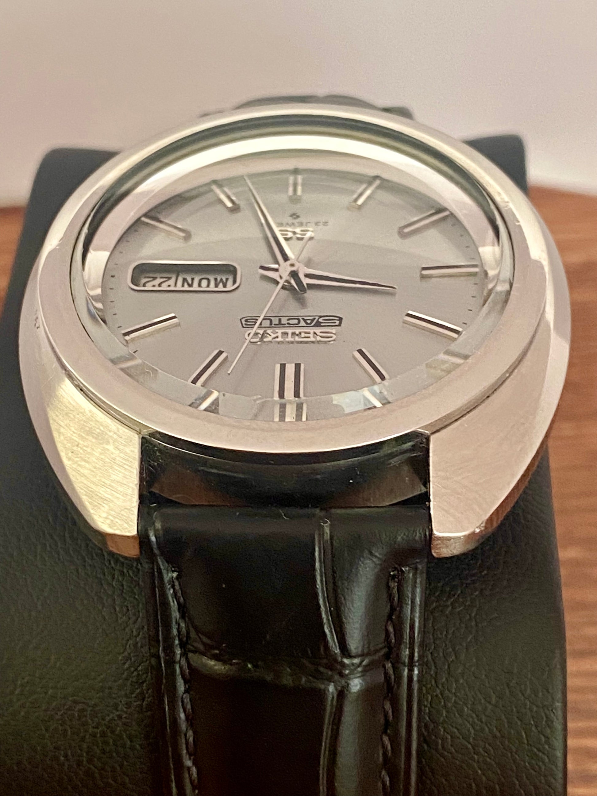 Vintage Seiko 5 watch strap lug width 19mm